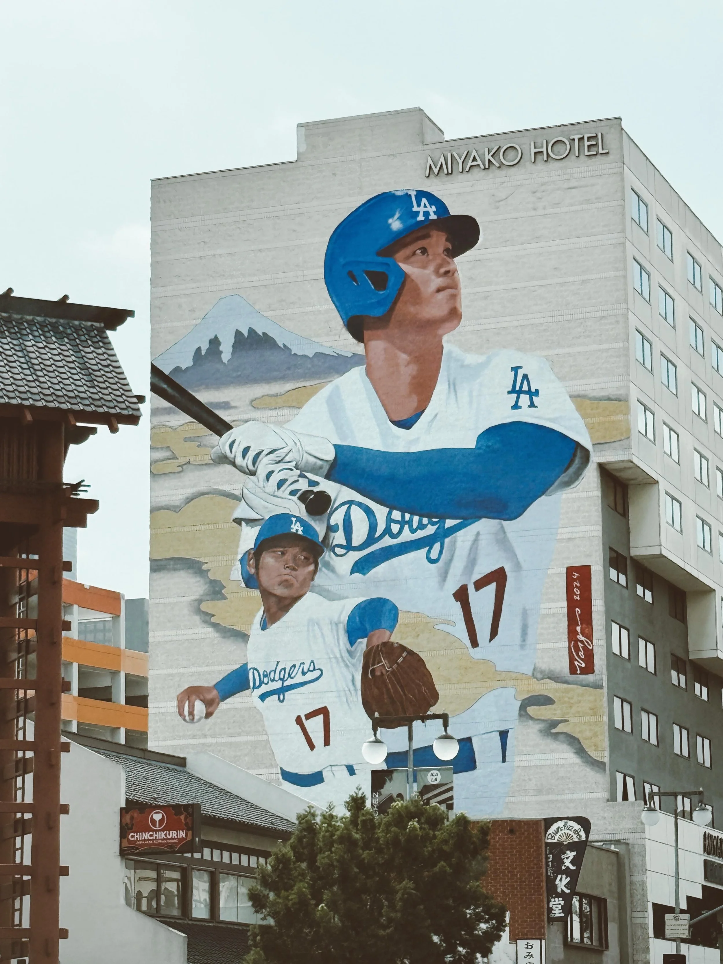 time for la la land. 🌴

you didn&rsquo;t think the vacation was over did you? nope! 

part two is all things LA. a bit of a bumpy start but we will get there. there&rsquo;s so much to do in the city of angels. 

keep following @alessamrodriguez for 