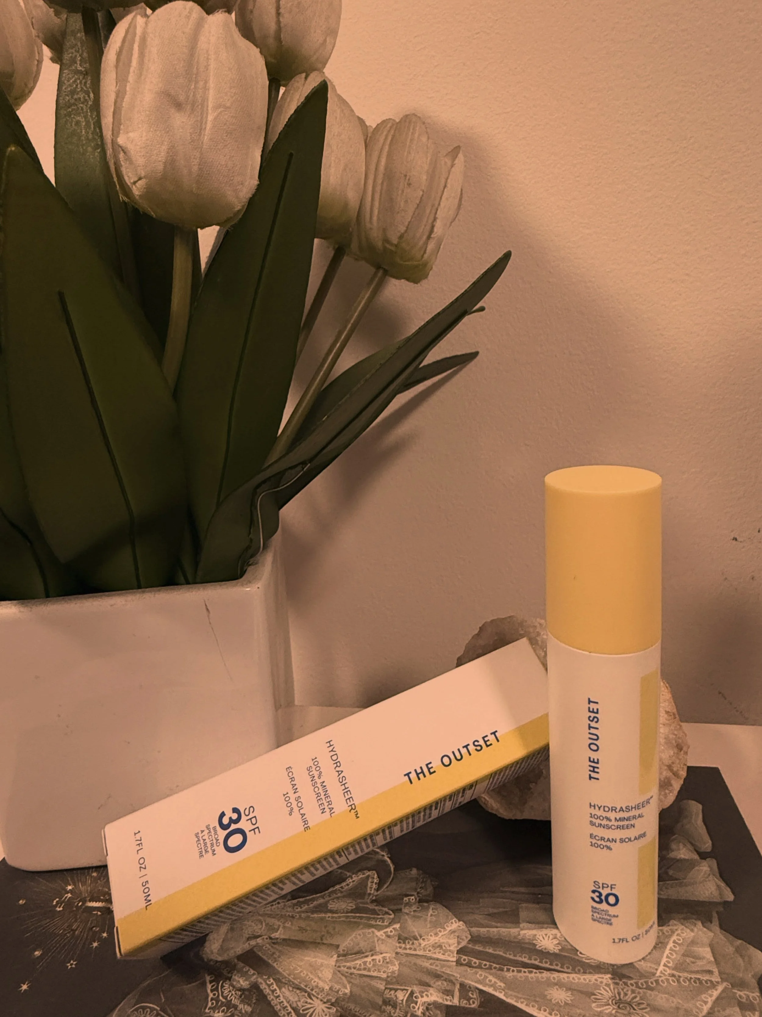 the outset mineral sunscreen. ☼

Confession: I usually judge a skincare product by whether I pack it for a trip... and this one came with me to both Las Vegas and Los Angeles. ☀️ After days of walking, sightseeing, and soaking up the sunshine, I can 