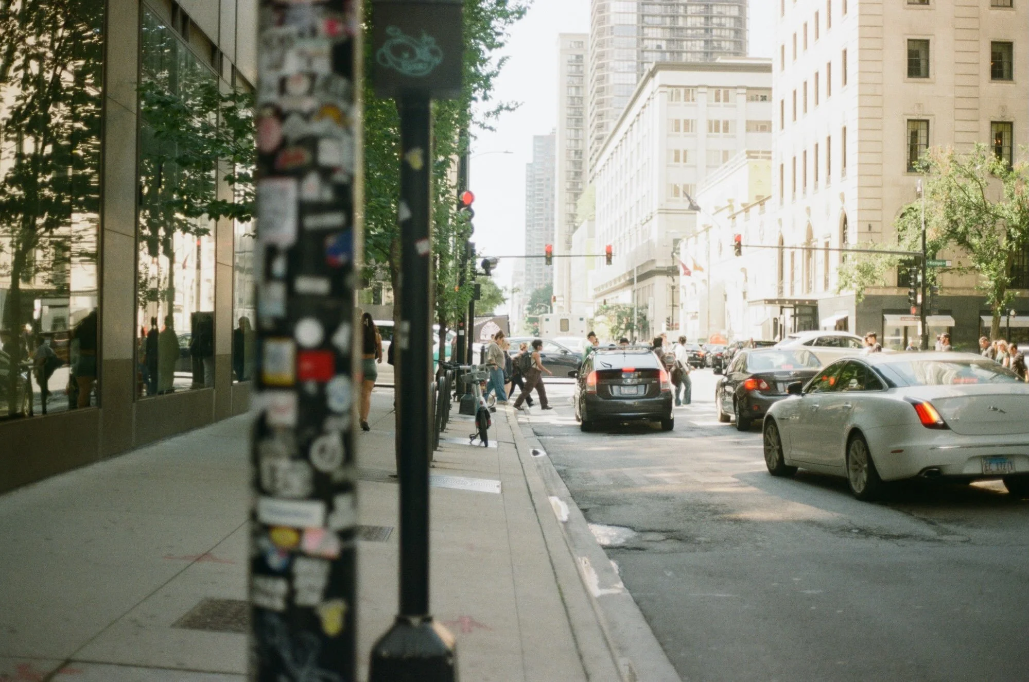 back at it again. 📸✨

film: fujifilm 200 35mm

location: new york city, chicago

shot by: alessa m. rodriguez &amp; @bluewizard422 

processed &amp; scanned by: @nicefilmclub 

#35mmfilm #35mmfilmphoto #shotoncanon #vintagecamera