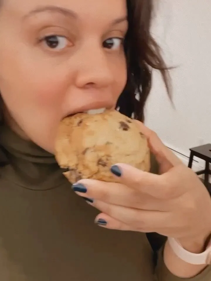 national chocolate chip cookie day. 🍪

so yummy. celebrate with your favorite cookie today. 

alessa xox
♡♡♡♡