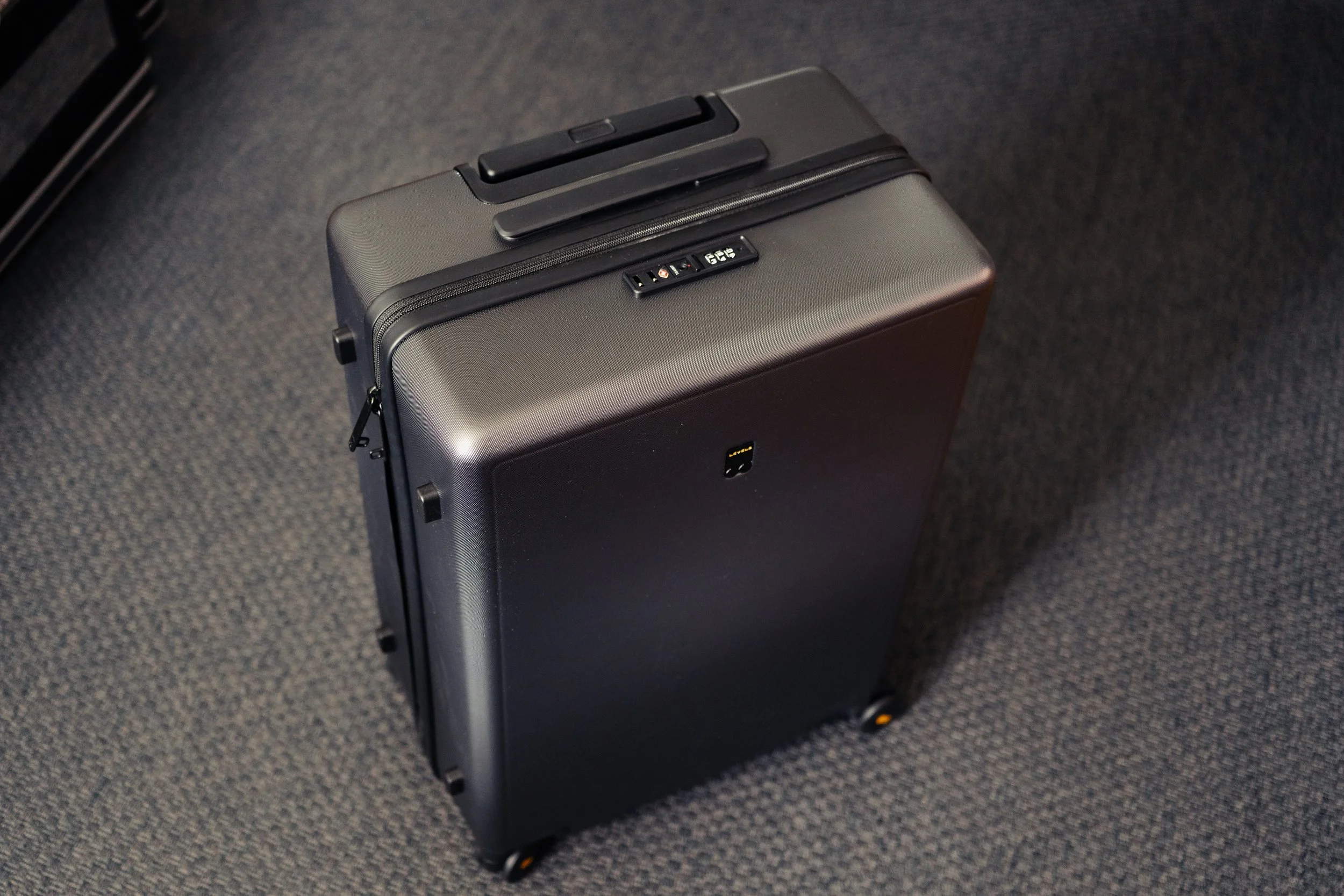Level8 Luminous Textured Check-In Suitcase Review