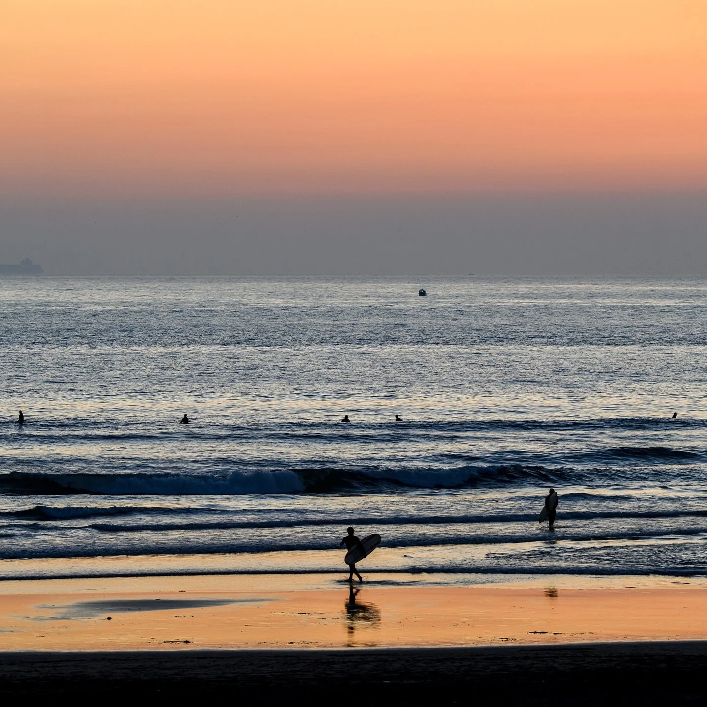 A friendly heads-up that the beach is starting to do its thing! Fall is here! Would highly recommend a lil stroll at sunset.