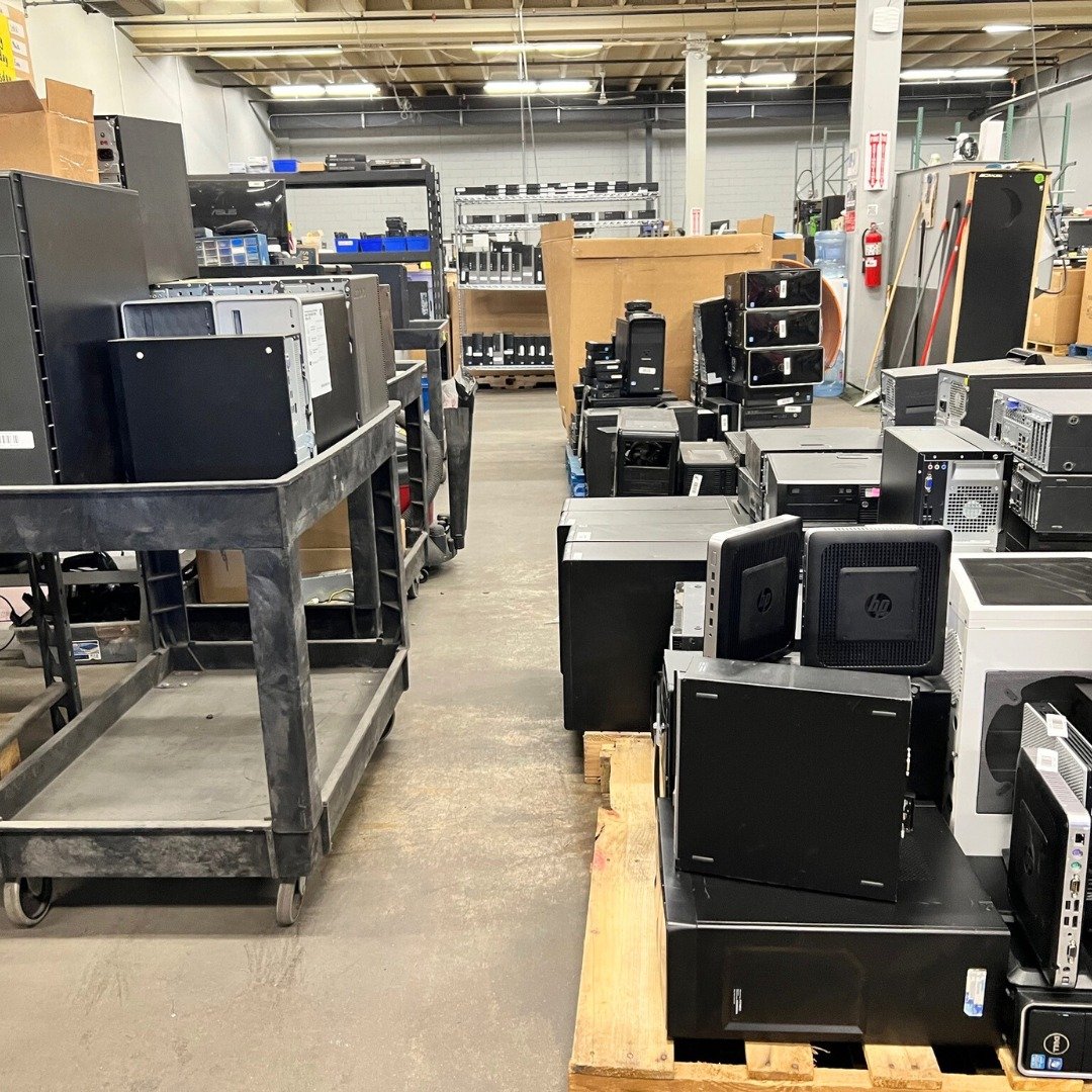 As organizers, we love seeing items find new homes! What no longer serves a purpose for you and your home might be exactly what someone else needs to complete their space.

#professionalorganizer #donatenow #donations #repurpose #reuse #rehome #inhom