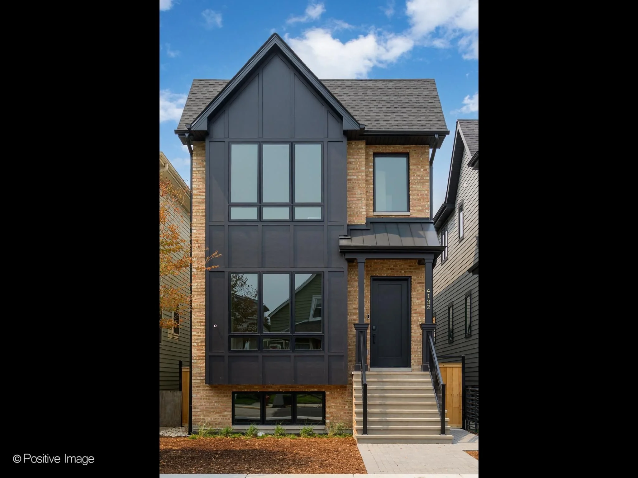 4132 N Claremont