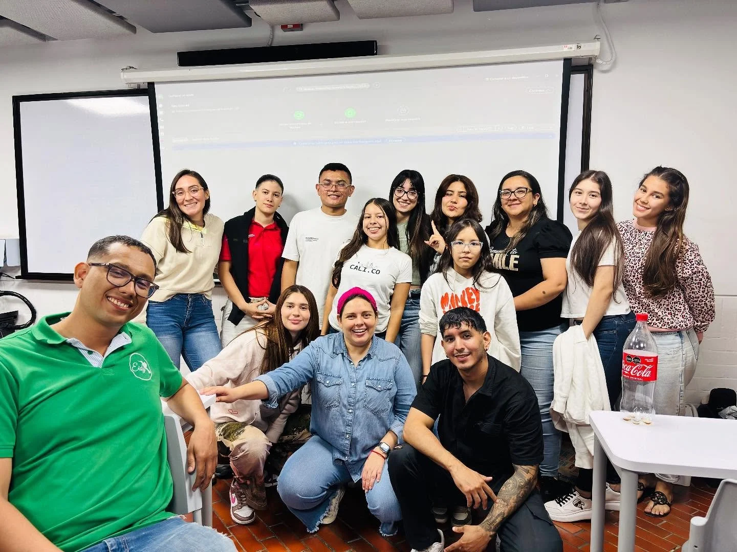 Hoy finalice el curso e-commerce del Diplomado de la @universidadautonomadeoccidente Marketing Digital con enfansis en e-commerce y tambi&eacute;n nuestra clase de #ᴄᴀᴘᴄᴜᴛ  Con @agencia_digital_momentum ❤️❤️❤️🙏🙏🙏