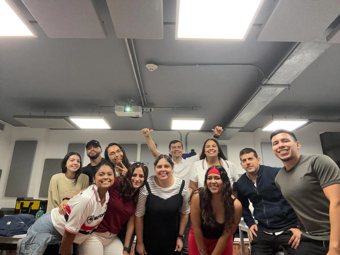 Hoy finalice mi clase de introducci&oacute;n al marketing digital con IA GRACIAS! 🙏 un excelente grupo ❤️❤️❤️❤️ los quiero @universidadautonomadeoccidente #happyhalloween🎃👻 2025