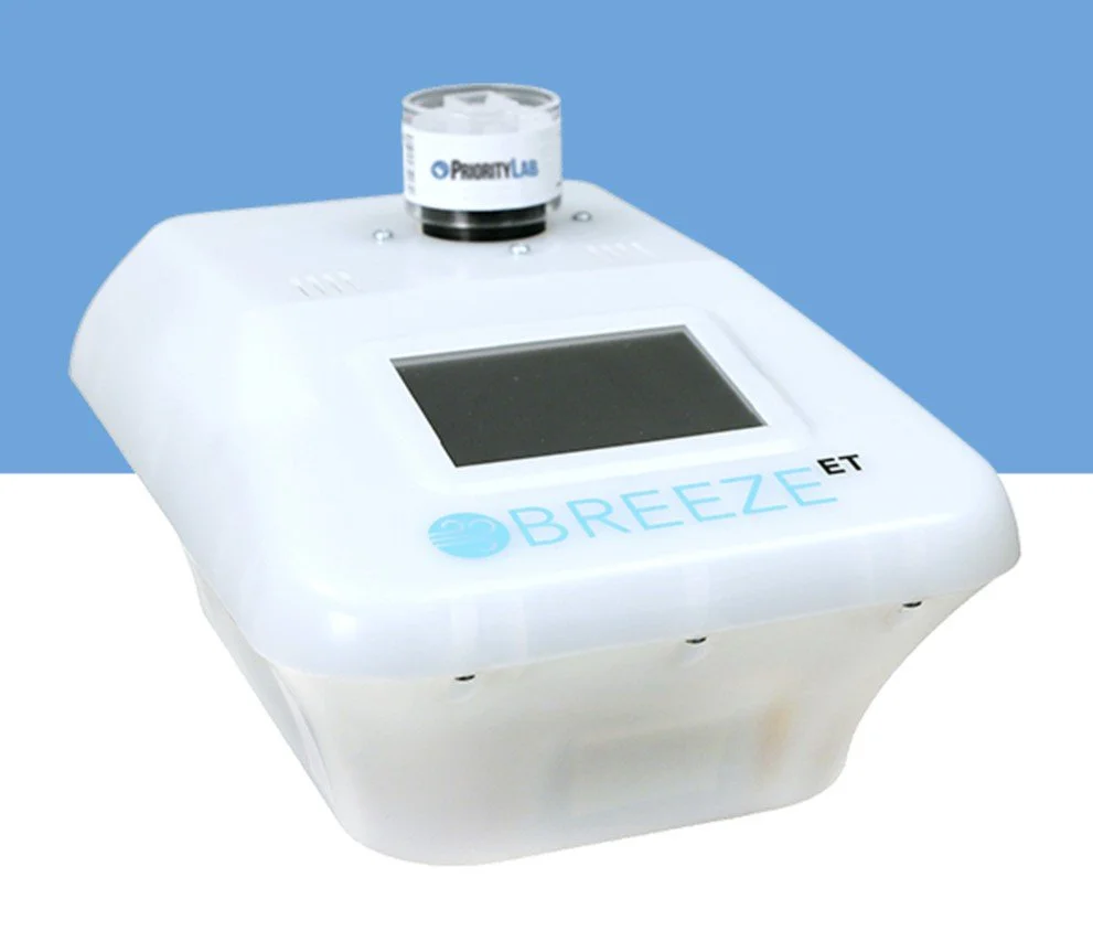 Breeze ET medical device with a screen and a sensor labeled Priority Lab on a blue background.