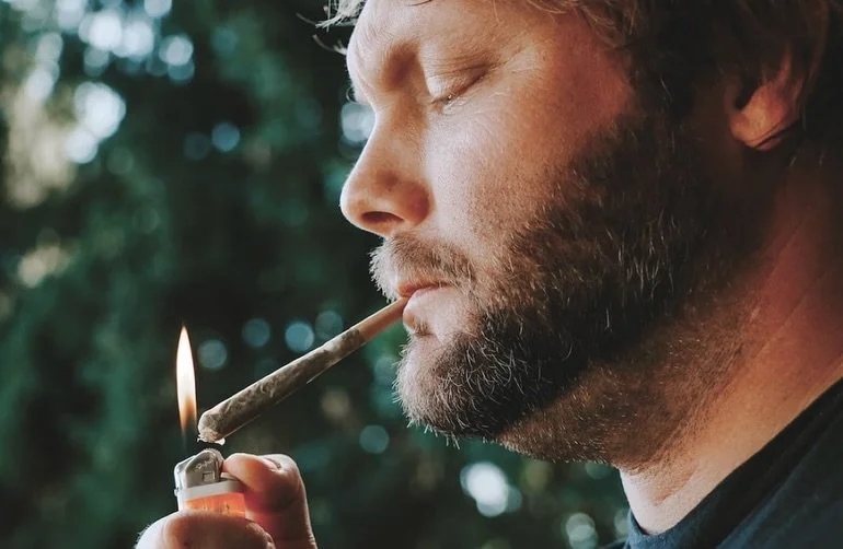 Crafting the perfect joint starts with top-quality flower. Our organic, sun-grown buds are sticky and bursting with flavor, cultivated on our own farm in the heart of the Mayacamas Mountians. 😮&zwj;💨 #stayBRITE