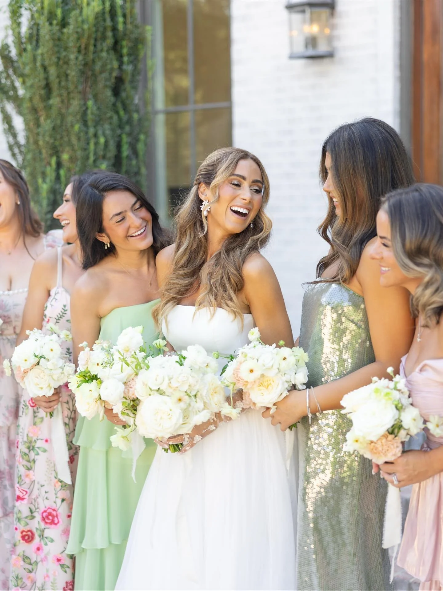 I will always be obsessed with these gorgeous garden party vibes, and Martha and her girls killed it! 🌸🌿☀️

second shot for @gabrielladunlevyphotography