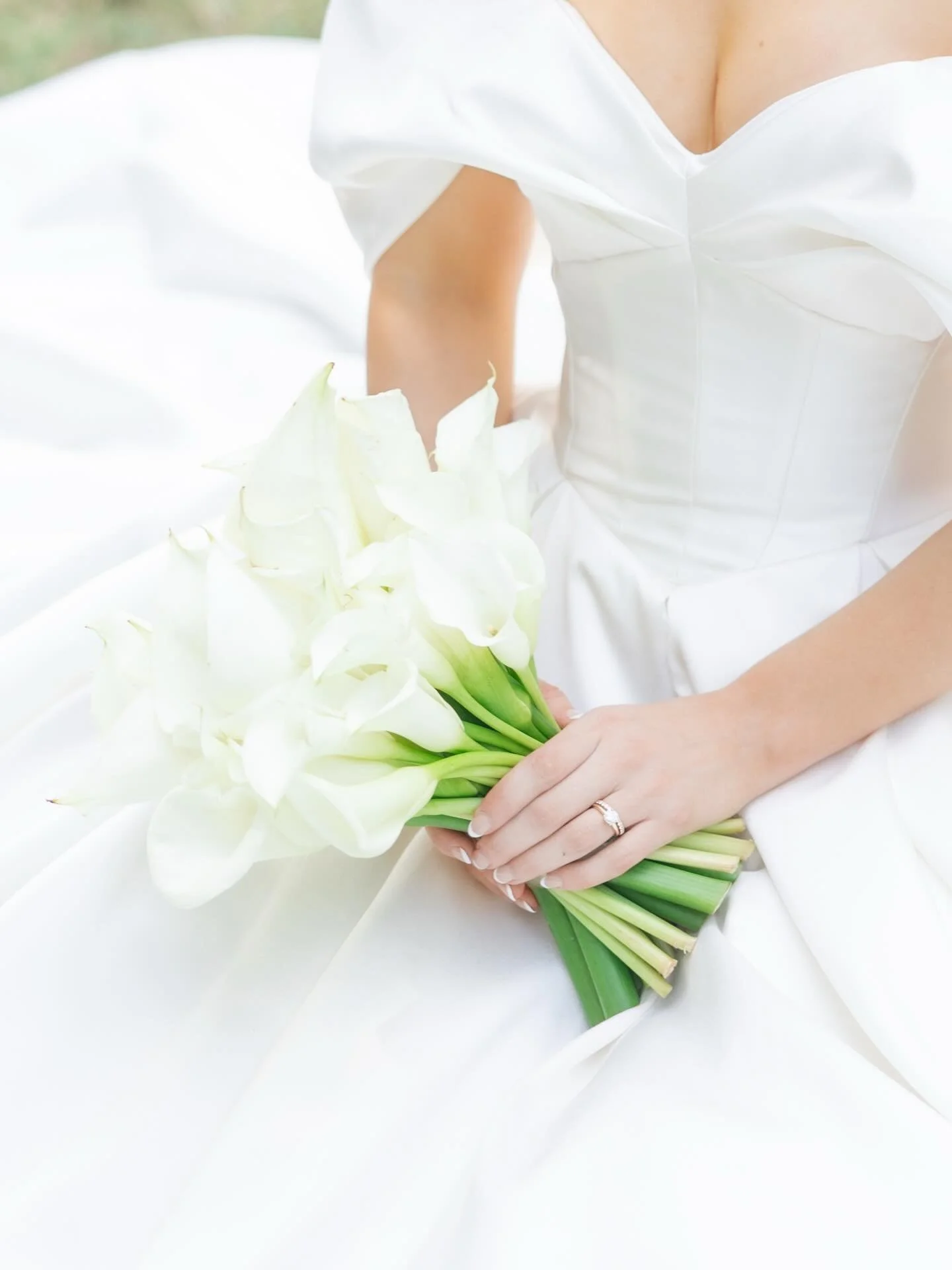 Hope everyone had a wonderful Thanksgiving! I am feeling extra grateful this year and have been treasuring spending this time with family🤍 

Photo taken while second shooting for @gabrielladunlevyphotography