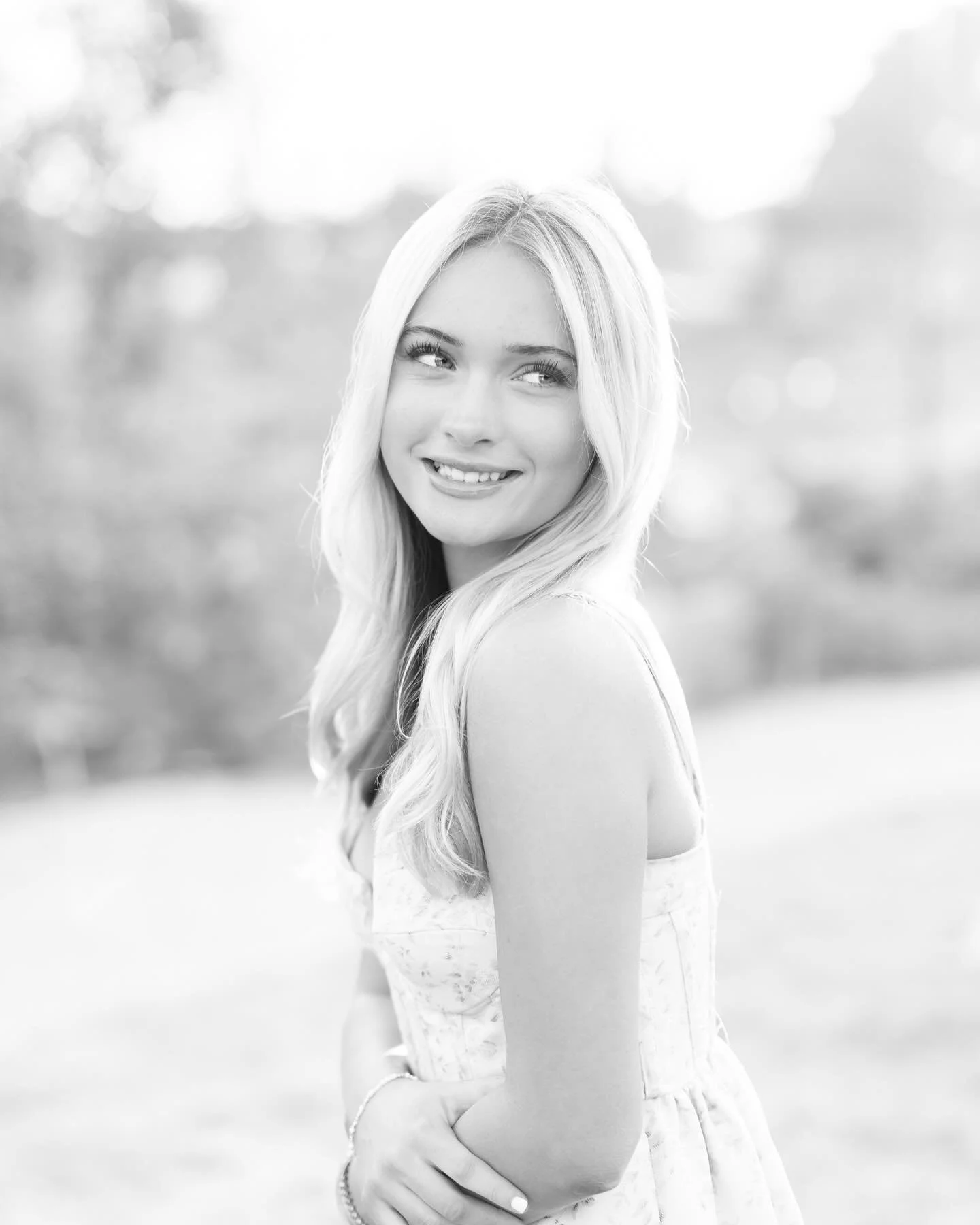 Morgan&rsquo;s senior session was glowing in every way! ✨☀️Reminiscing on this joyful, sunny day has me so excited for all of my spring sessions coming up 💛