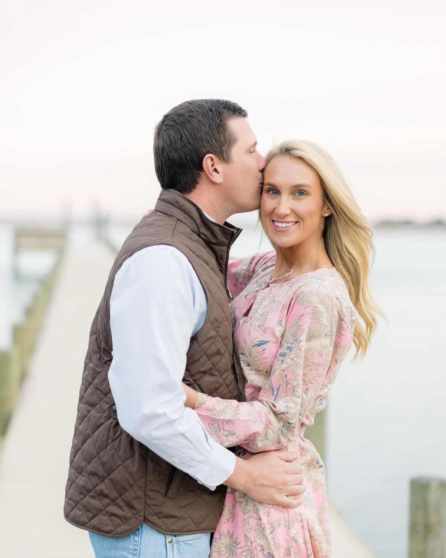 Happy Valentine&rsquo;s Day! Today seemed like the perfect time to share Taylor and Nic&rsquo;s gorgeous winter session💗 

Under the beautiful live oaks and right on the water, we couldn&rsquo;t have had a more stunning place to capture their love. 