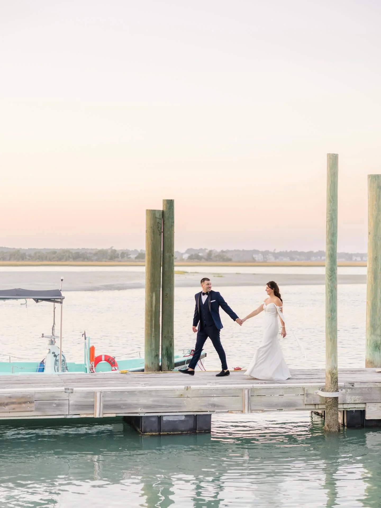 Proof that it&rsquo;s always worth slipping away for a few minutes to capture the dreamiest sunset portraits 🌅

second shot for @ashleyclarkephoto 🫶🏼