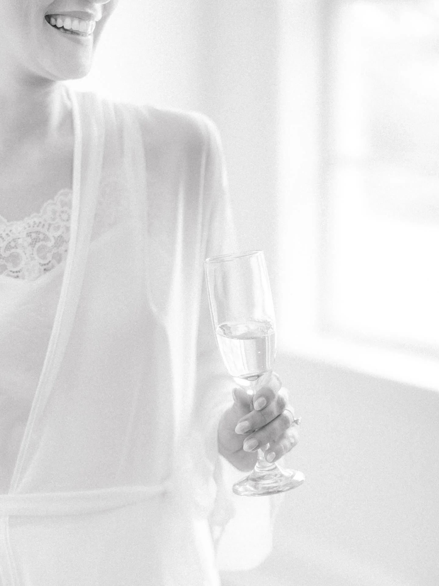 Little moments from the start of your best day ever🥂

shot for @gabrielladunlevyphotography