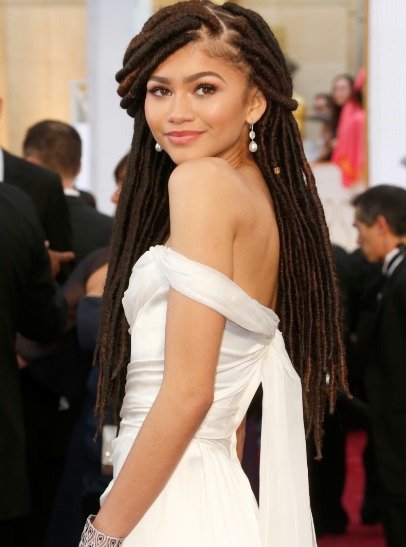 Next up in our Black History Month celeb spotlight: the one, the only, Zendaya! ✨ Her red carpet looks are always iconic, but when she steps out rocking her natural texture, it&rsquo;s a whole new level of regal!

Zendaya effortlessly proves that nat