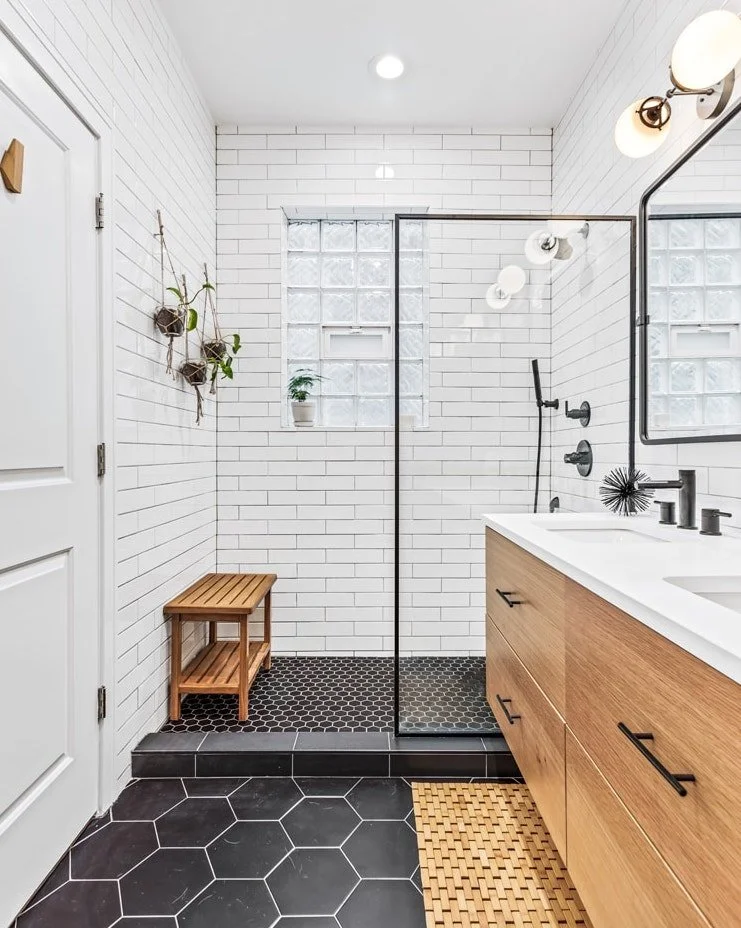 chicago-black-white-bath-remodel.jpg