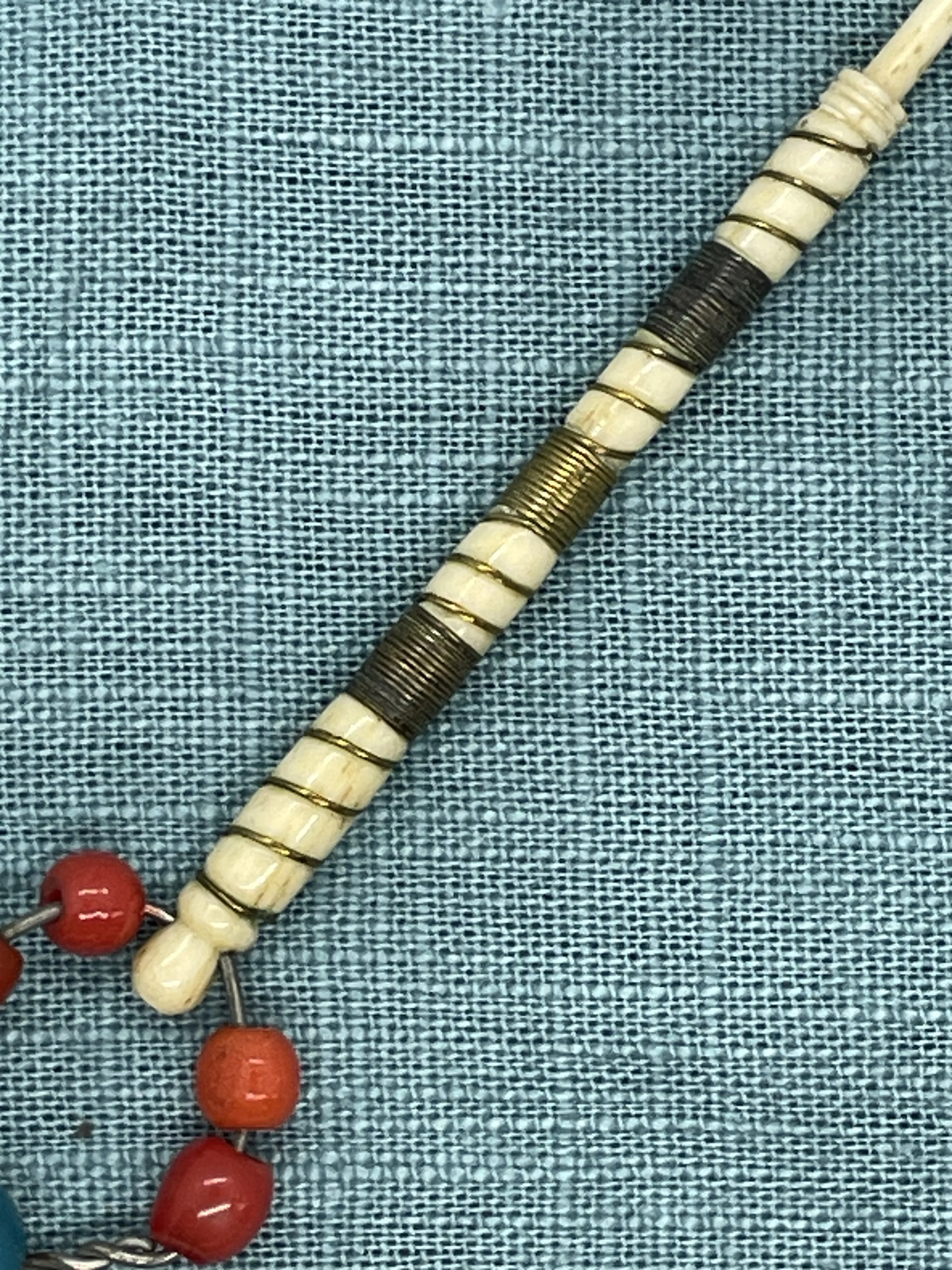 W7 Antique bone bobbin 23-7-26 shaft.JPG