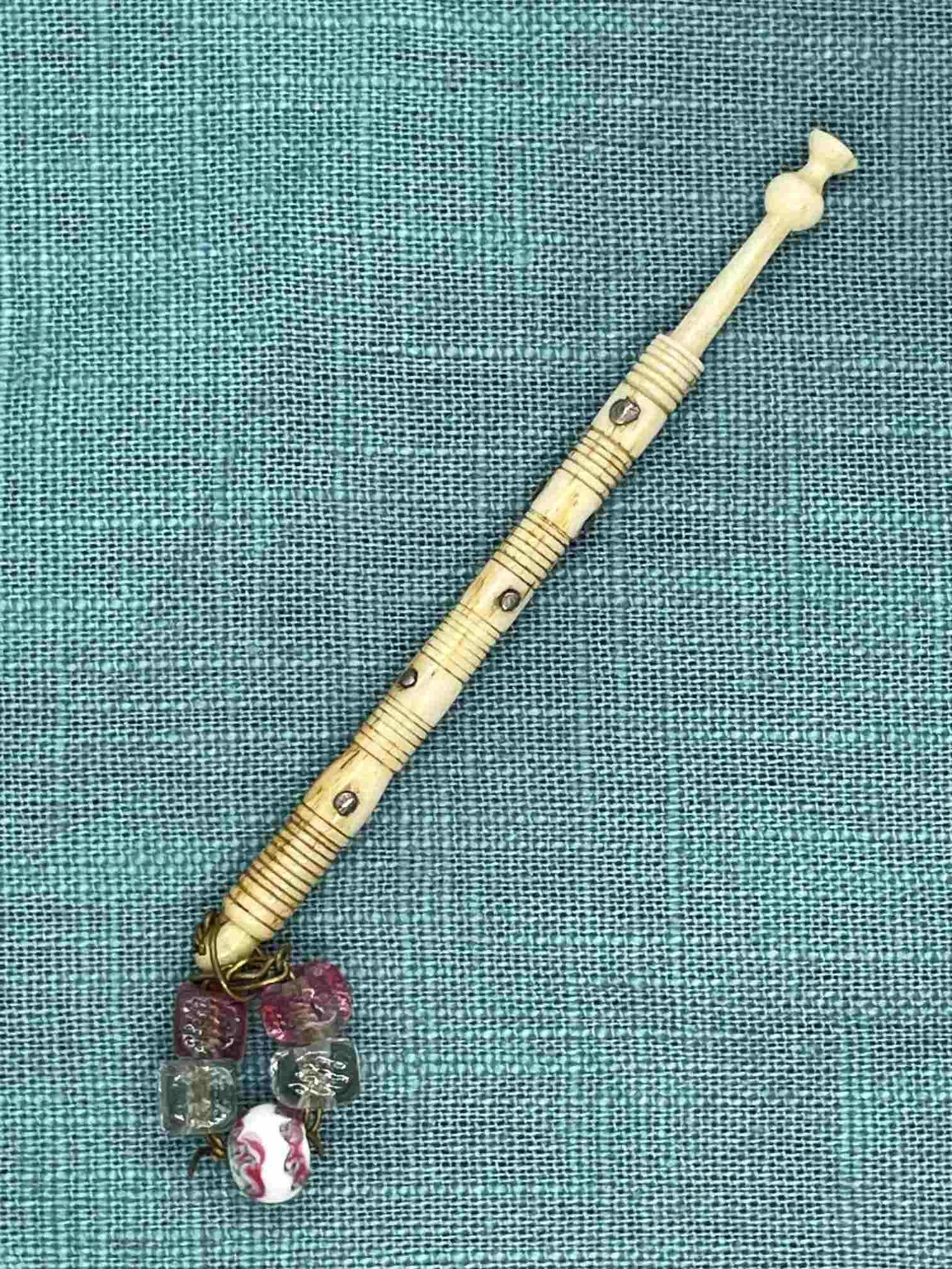 W4 Antique bone bobbin 23-7-26 back.JPG