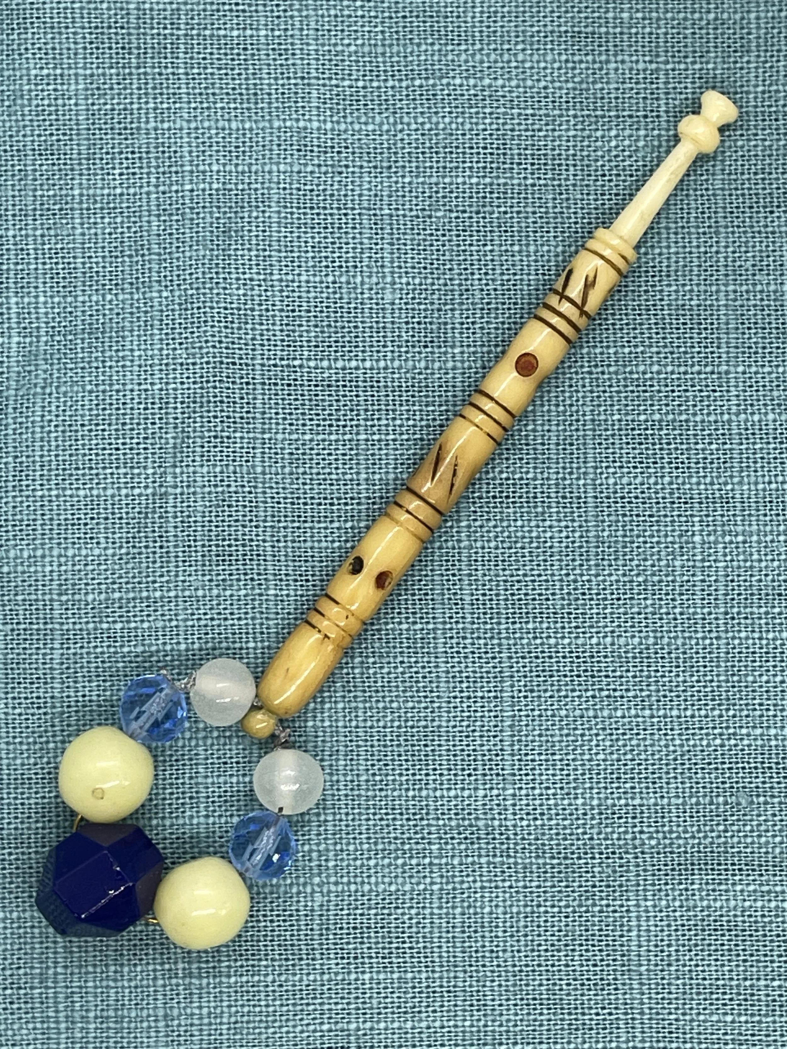 W3 Antique bone bobbin 23-7-26 back.JPG