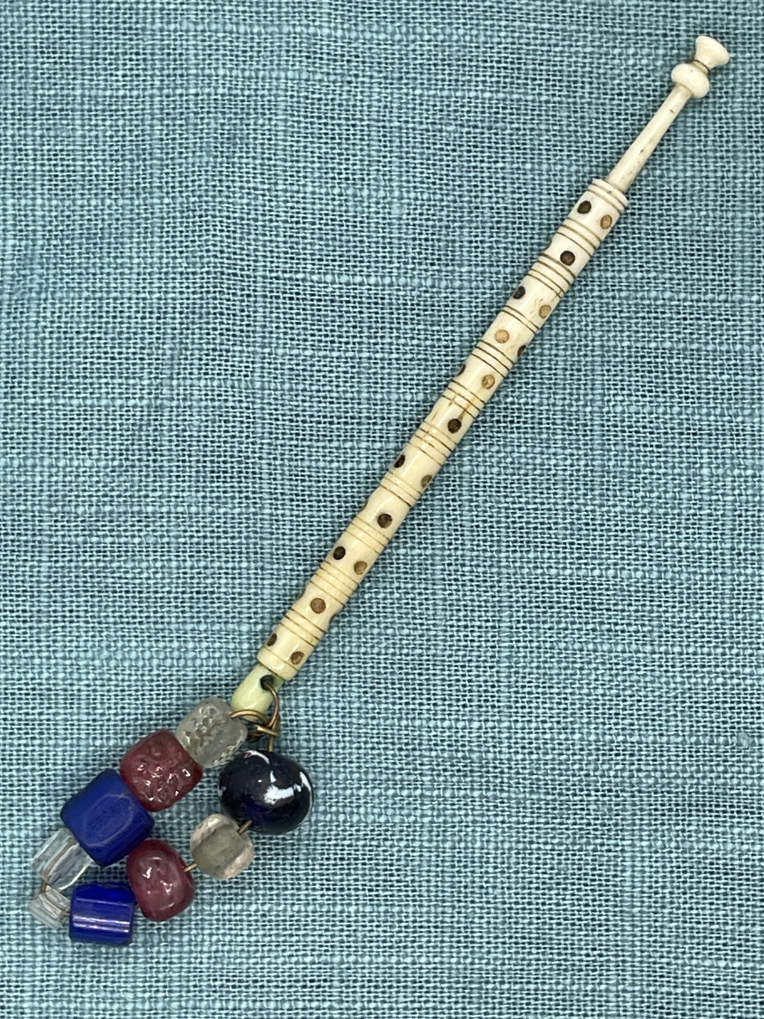 W6 Antique bone bobbin 23-7-26 back.JPG