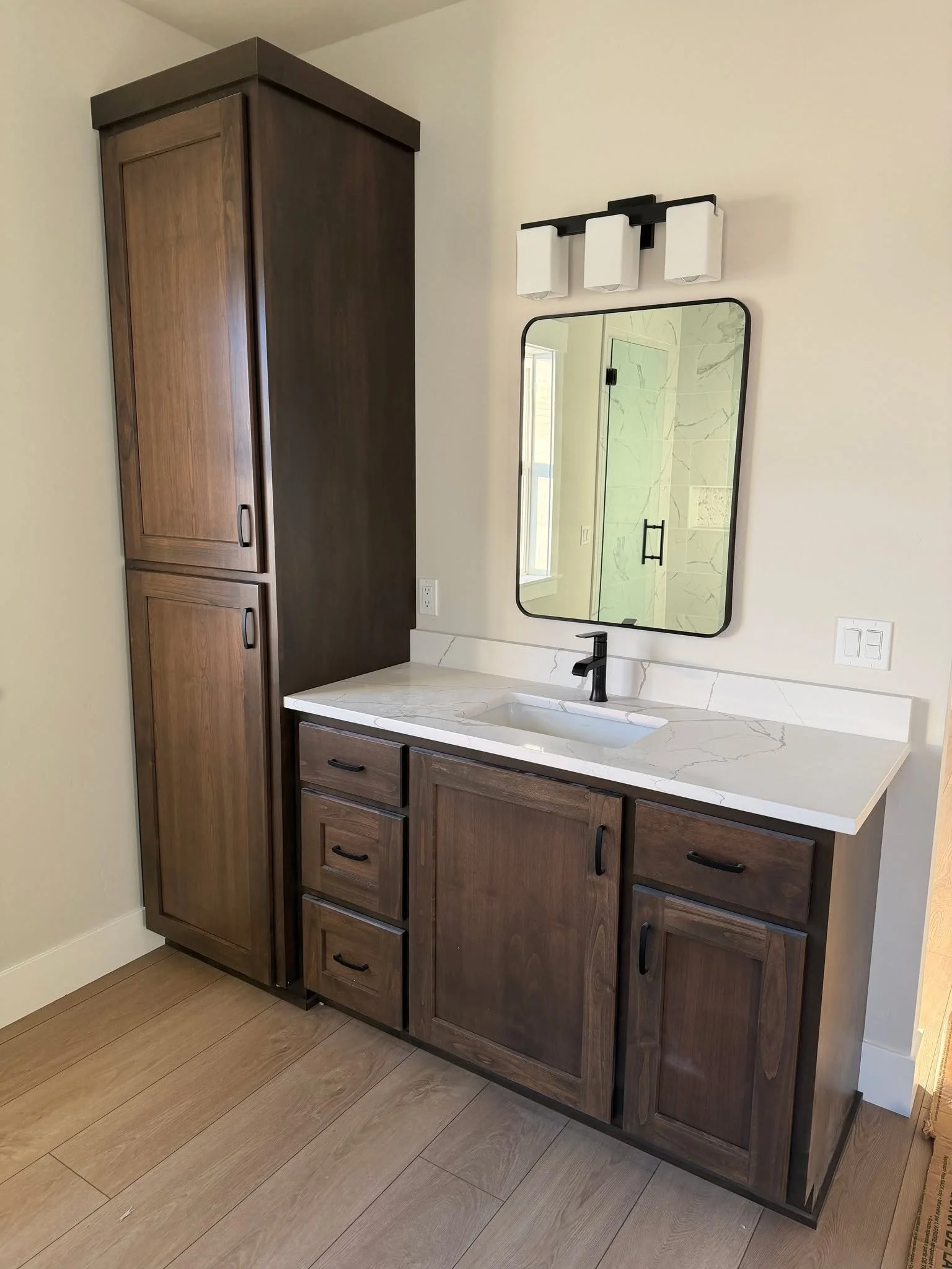 Built by our family. Designed for your home. Finished with care.
Every project is tailored, measured, and crafted to fit your space perfectly.🥰

Looking to upgrade your kitchen or built-ins? Message us to learn more.📞

#customcabinets #cabinetree #