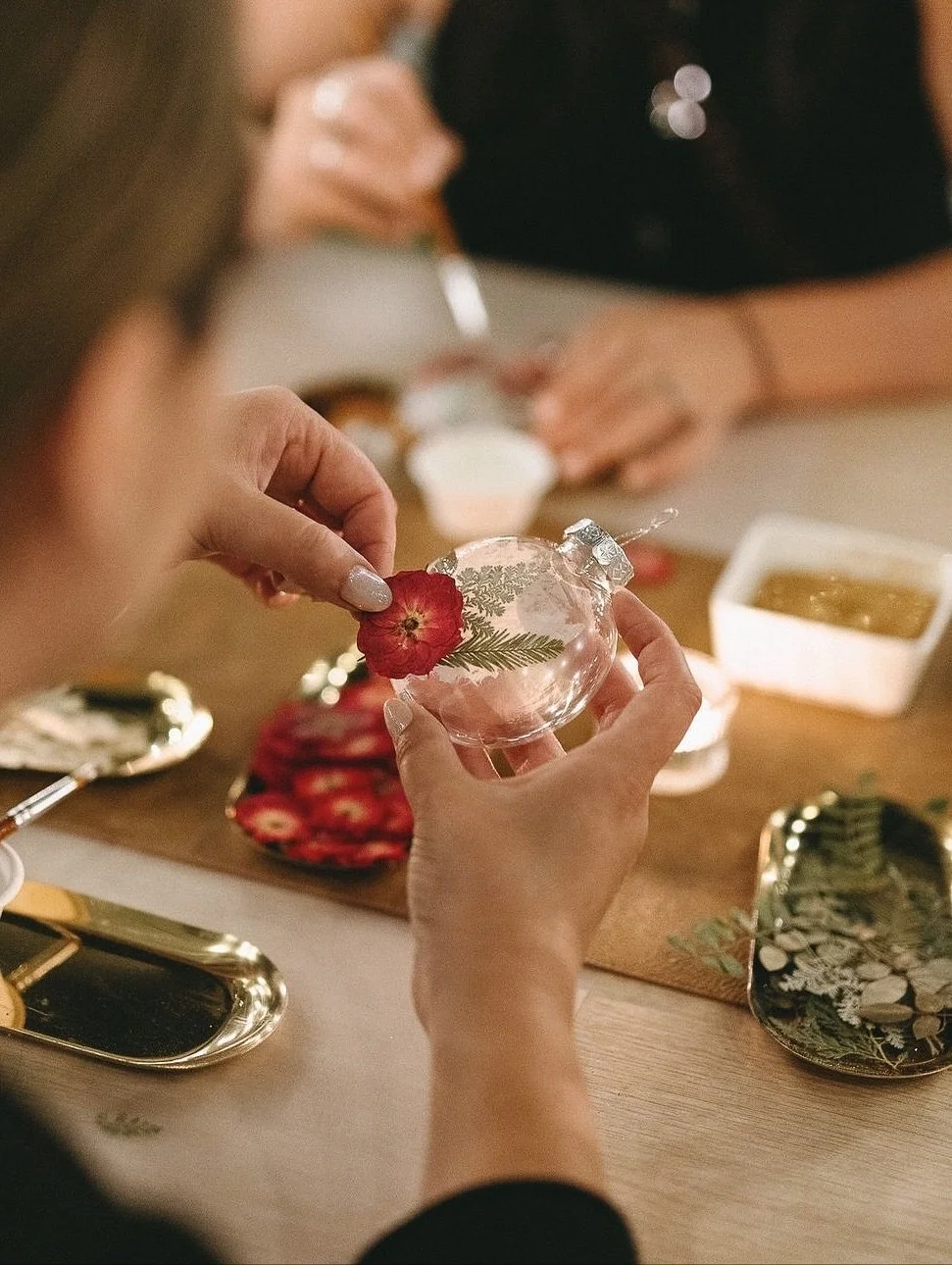 Looking for a holiday activity your team will remember? 

Our Pressed Floral Ornament experience is hands-on, high-impact, and beautifully giftable &mdash; the kind of thoughtful touch that turns employee events into something more meaningful.
⠀⠀⠀⠀⠀⠀