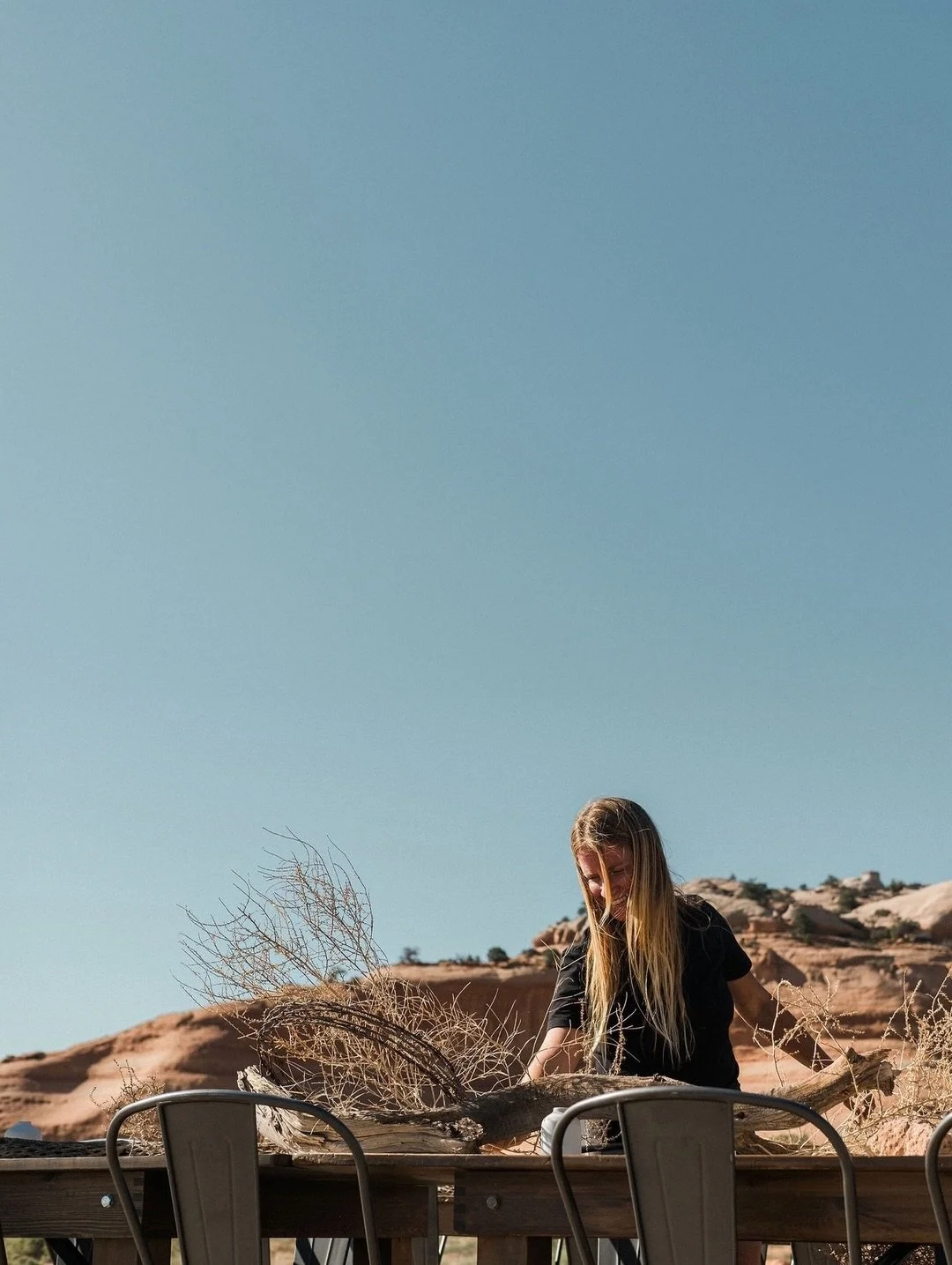@darlinfloralco blew us away this year. Having Kirstin onsite with us&mdash;designing florals and tablescapes inspired by each unique landscape&mdash;brought a whole new level of beauty and intention to our experiences. 

Her creativity, calm energy,