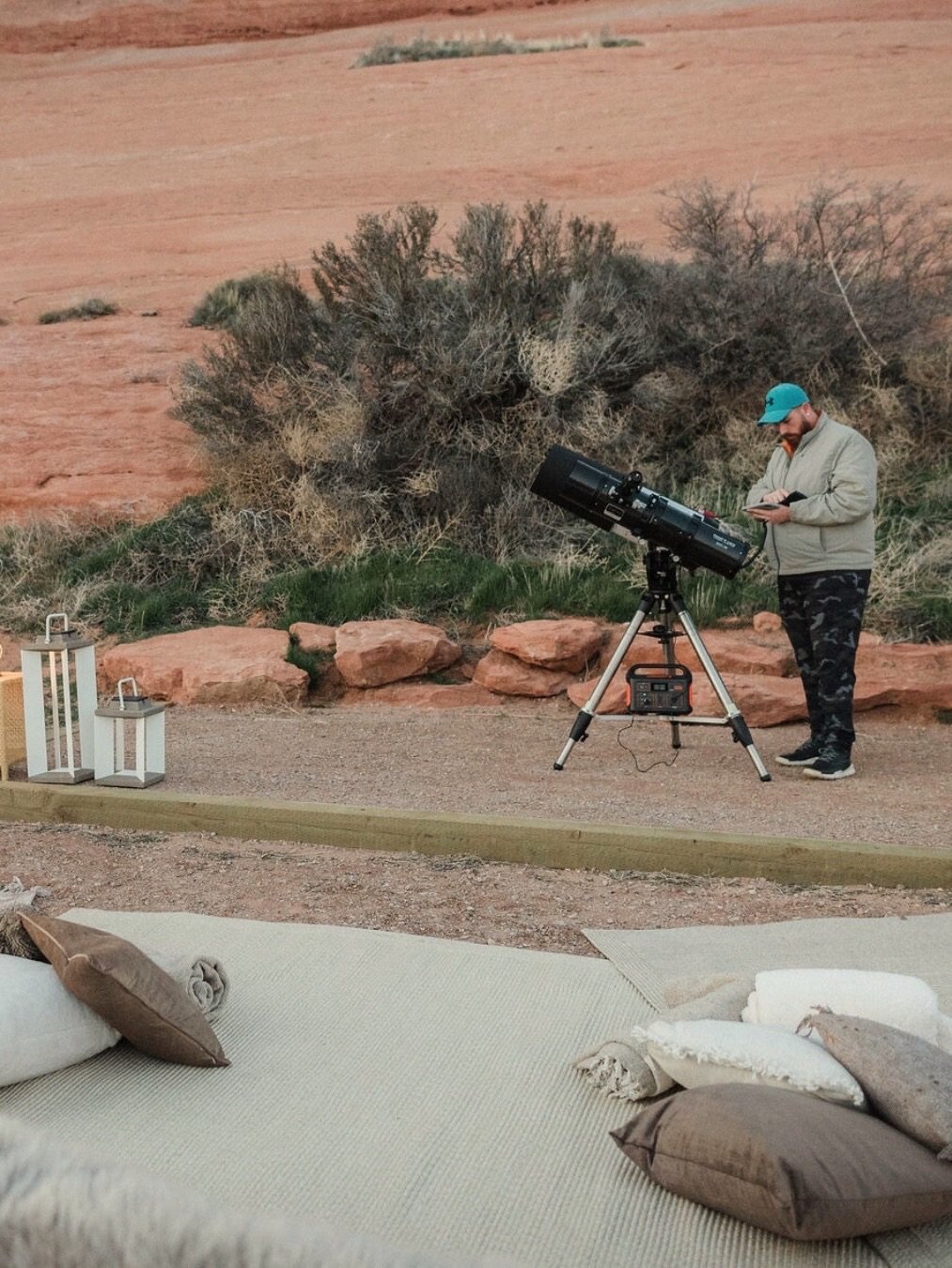You could end the night in a ballroom.
⠀⠀⠀⠀⠀⠀⠀⠀⠀
Or under a sky full of stars.
⠀⠀⠀⠀⠀⠀⠀⠀⠀
Meet our Stargazing Lounge.
⠀⠀⠀⠀⠀⠀⠀⠀⠀
Guests gather around powerful telescopes to explore constellations and lunar activity overhead.
⠀⠀⠀⠀⠀⠀⠀⠀⠀
Grounding.
Perspe