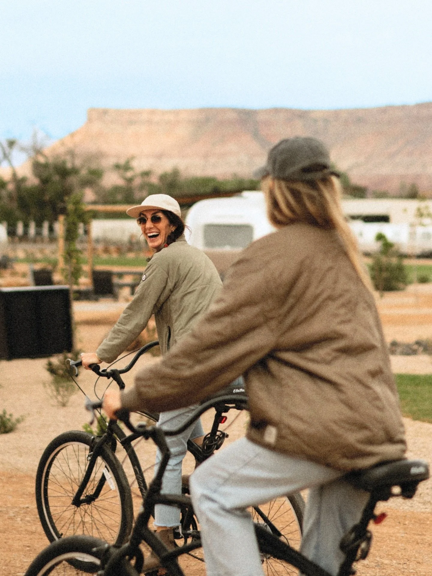 Swipe for the reality ➡️

Sometimes our job looks like a scenic ride through the desert. 90% of the time, it looks like mountains of boxes and a professional game of U-Haul Tetris. 

Creating stillness for our clients requires a lot of noise behind t