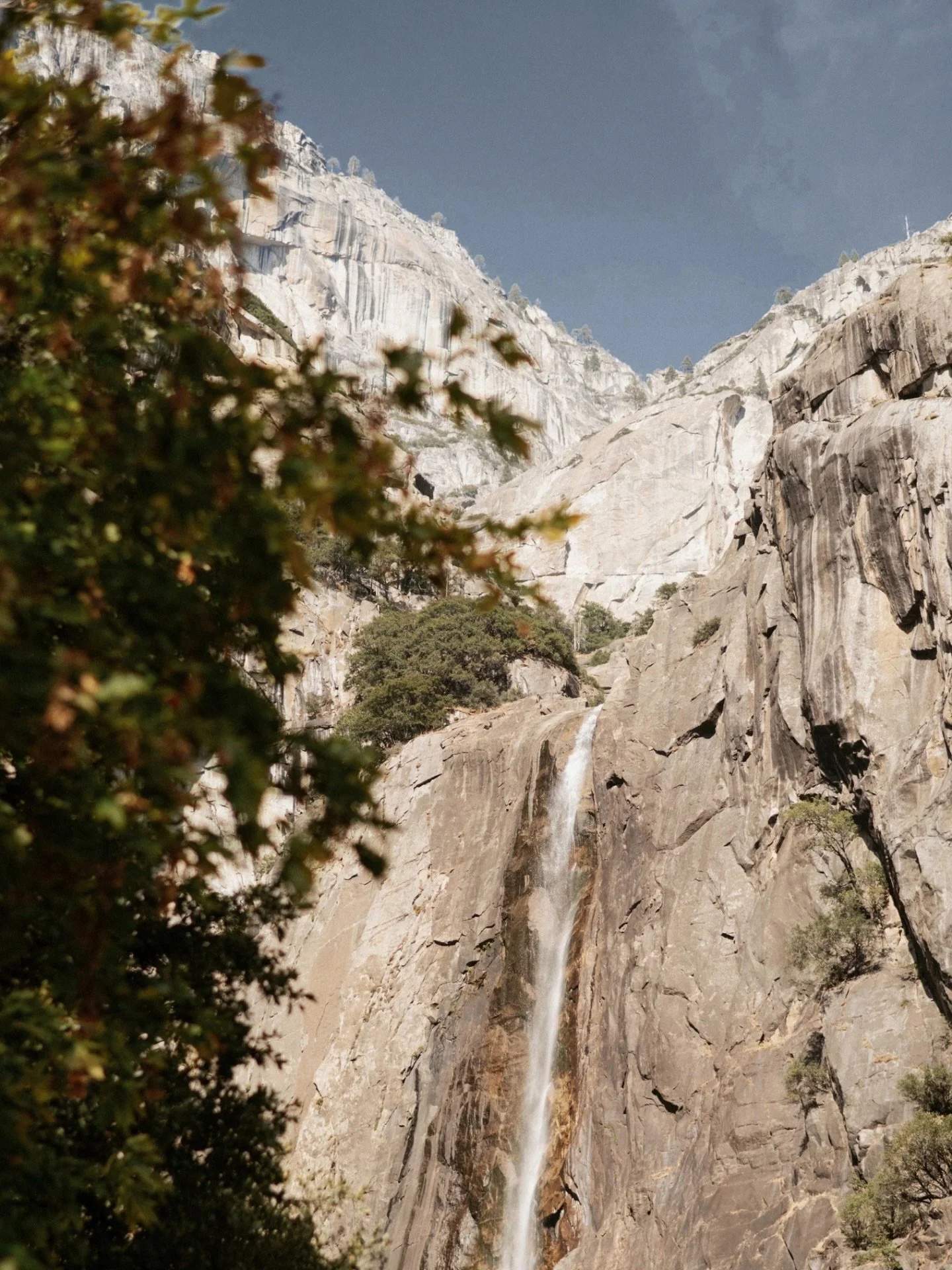 The mountains are calling!
⠀⠀⠀⠀⠀⠀⠀⠀⠀
In a few short weeks, we return to the granite peaks of Yosemite National Park for stop one of Camp Unwritten with @reesesbookclub. We are incredibly excited to set up camp at @undercanvasofficial newest location,