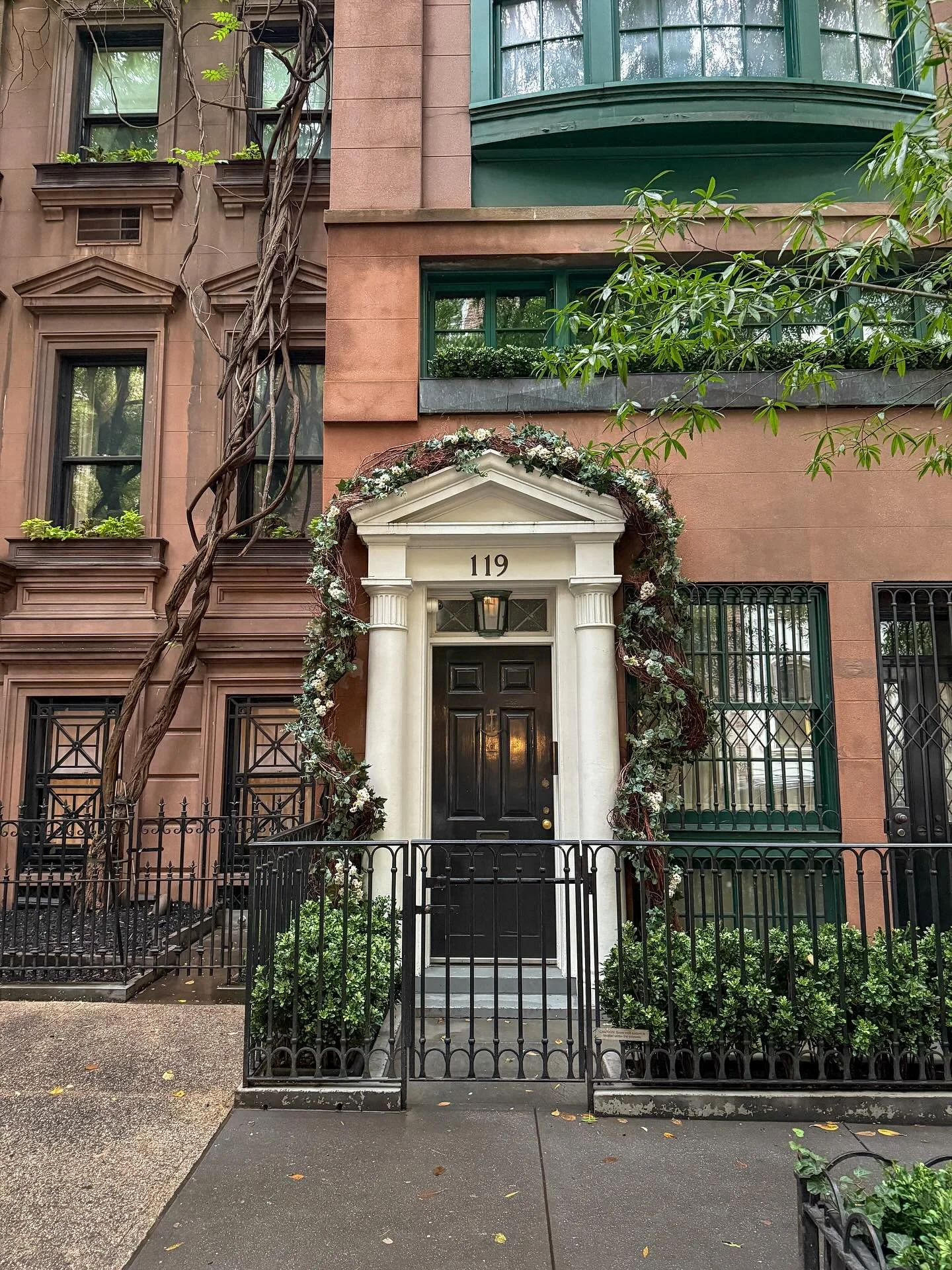 gorgeous townhouse on one of my favorite blocks🍂