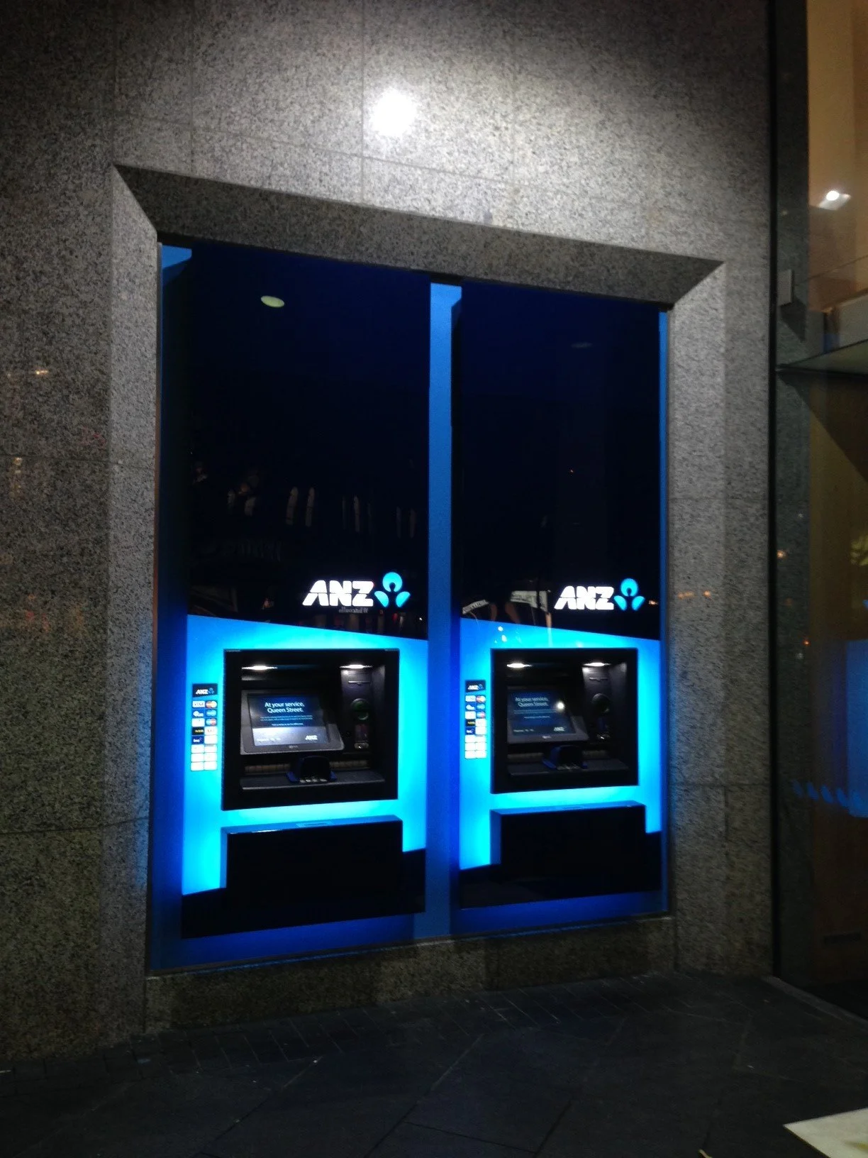 ANZ Vic and queen.JPG