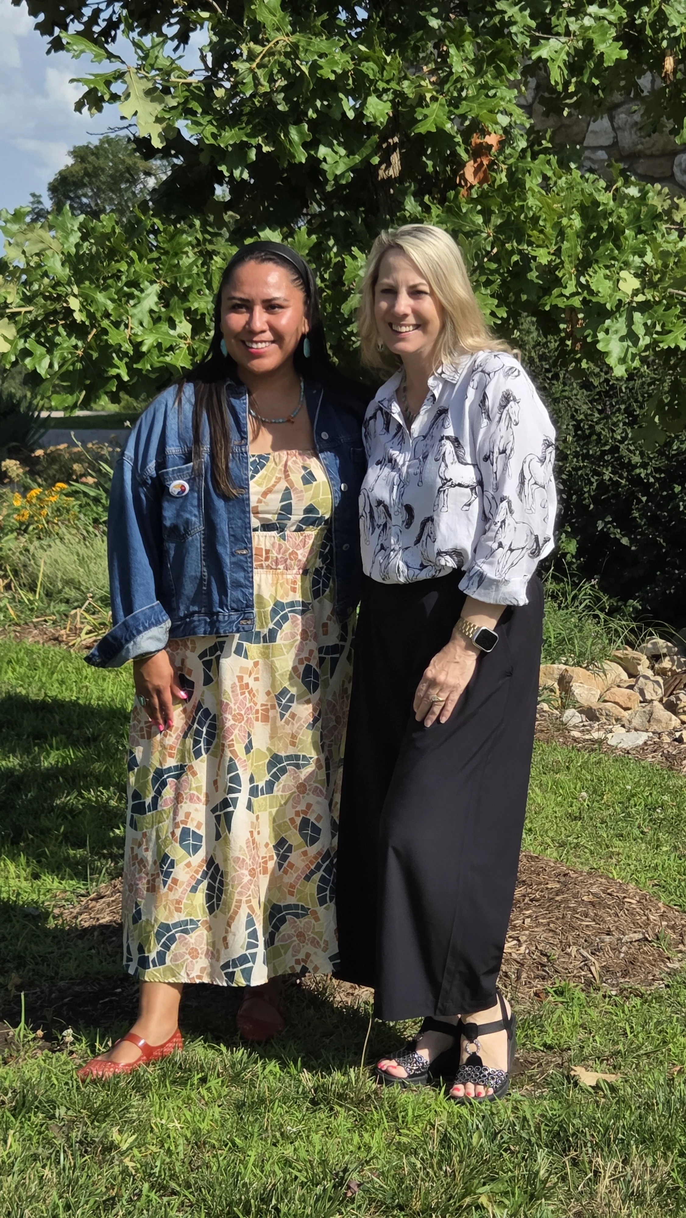 Clahchischiligi (Dìné)and Melissa Greene-Blye (Miami Tribe of Oklahoma), IJA education chair, helped lead the Native Storytelling Workshop. Photo by Trina Tsinnie.