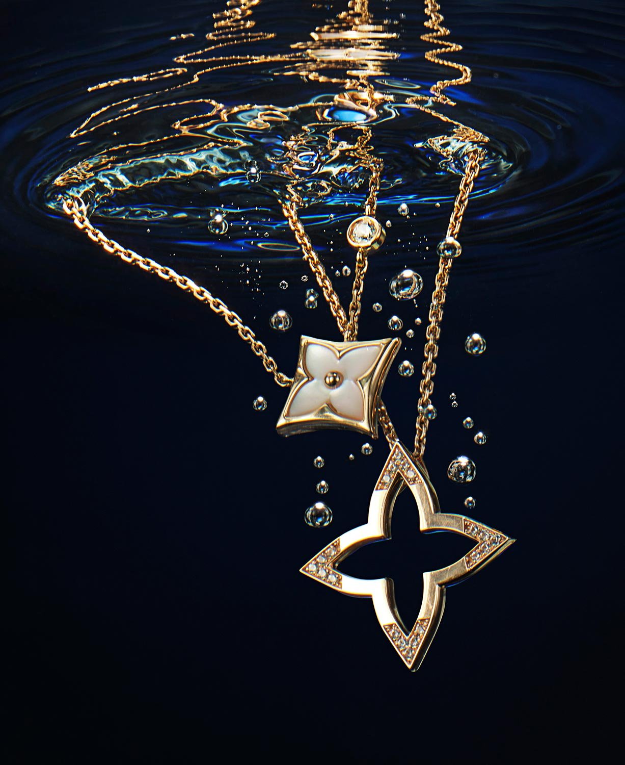 luxury-gold-necklace-under-water.jpg