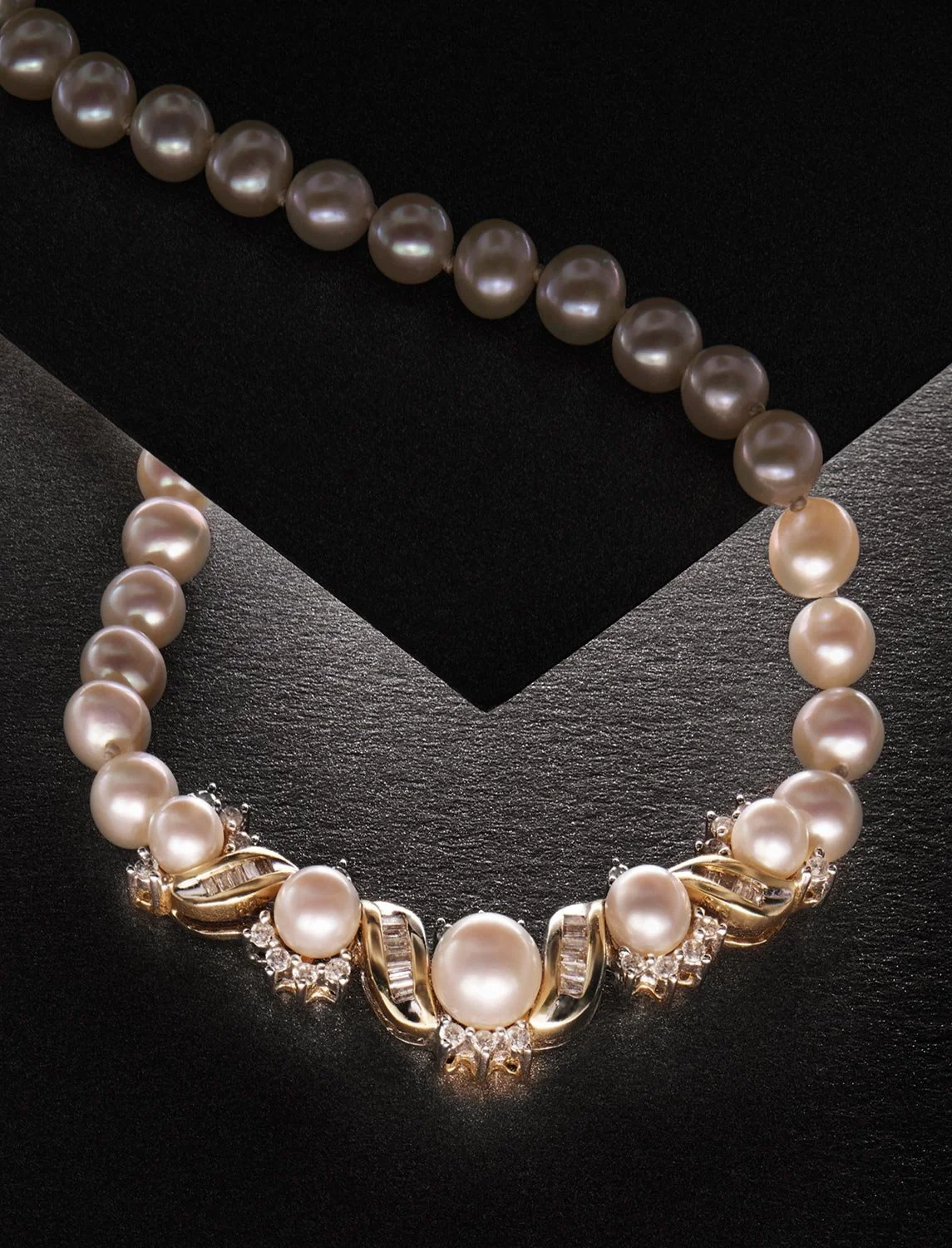 luxury-pearl-necklace-detail-studio-photography.jpg