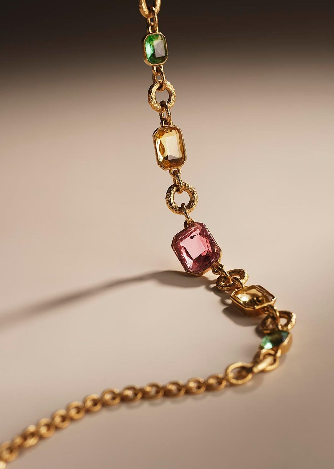 luxury-jewelry-studio-necklace-photography.jpg
