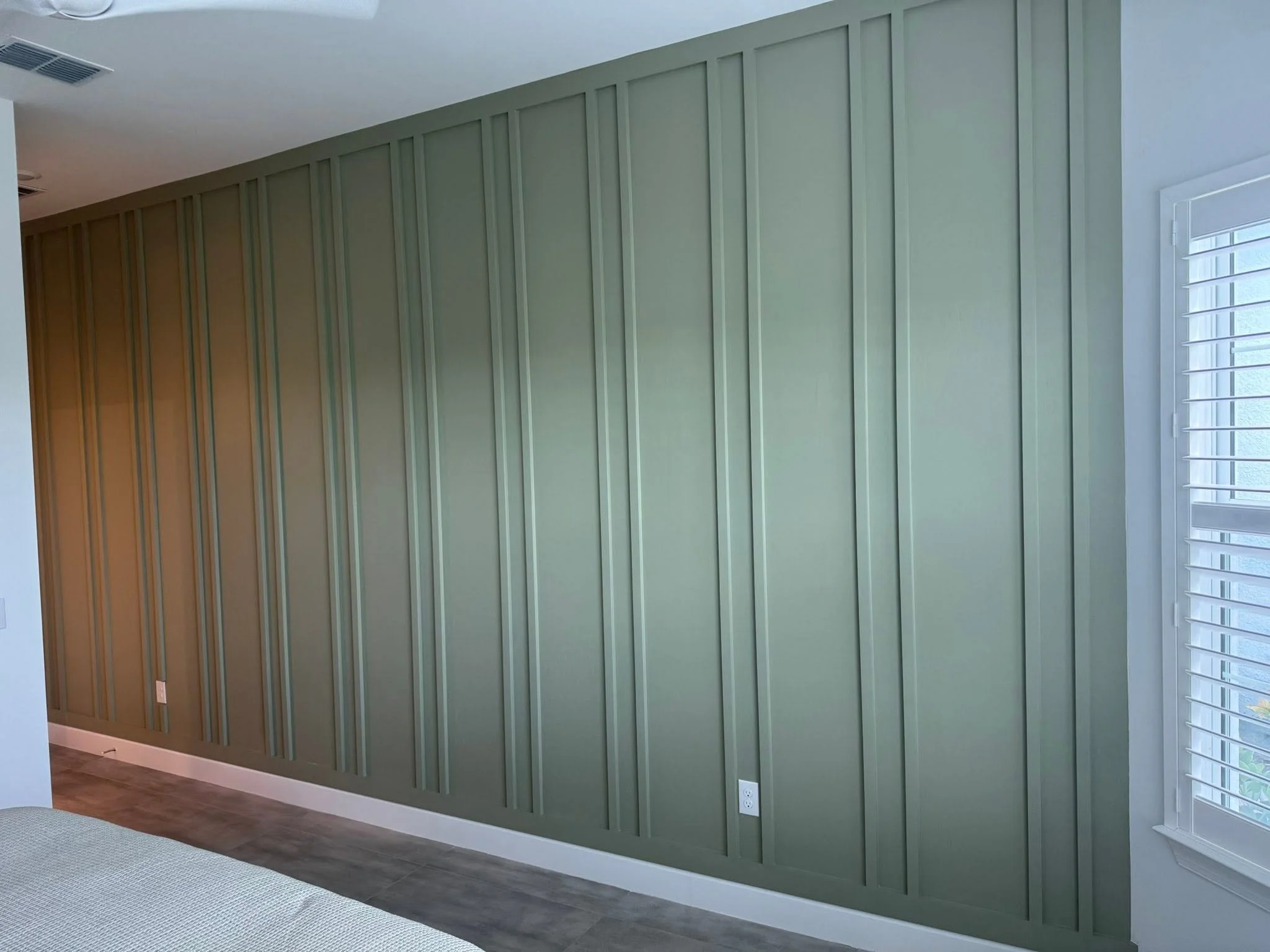 Accent wall in green