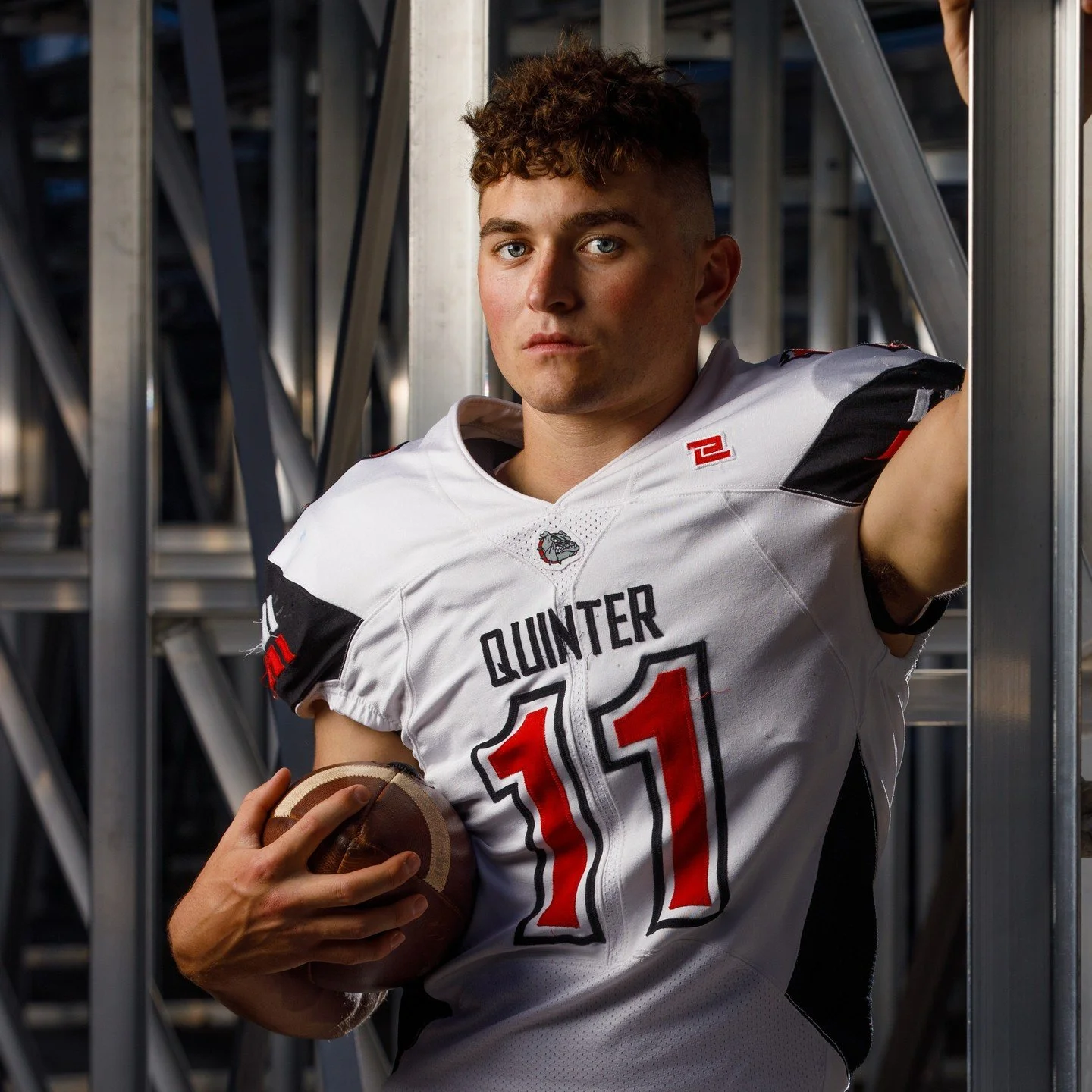 Every good football player has that stare down. 

#sportsphotography #kansasphotographer #seniorphotography #football