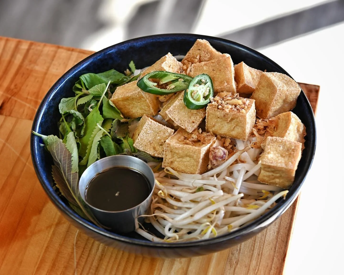 🥗✨ Fresh, crispy, and full of flavor! Our Crispy Tofu Pho Dry Salad is the perfect balance of crunch, herbs, and signature Pho Real taste. Light, healthy, and oh-so-satisfying! 🌿💚
#PhoRealVibes #CrispyTofu #HealthyEats #VietnameseFlavors #FreshAnd