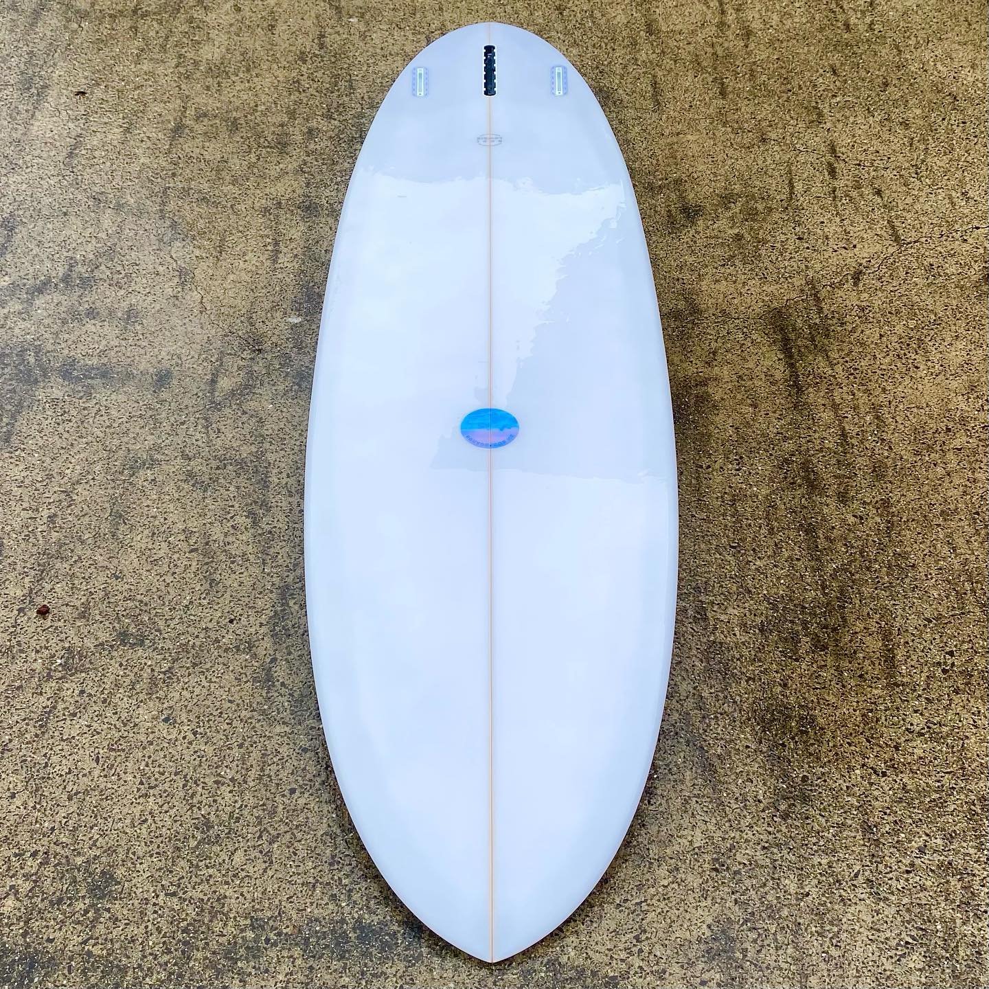 7&rsquo;4 x 21 3/4 x 3 Custom for Jordan 🤙🏾 setup to ride as a twin or single fin. Jords wanted to pack a little extra volume into some of my original designs, so we rounded the nose and kept a bit more volume under the chest. Super happy with  thi