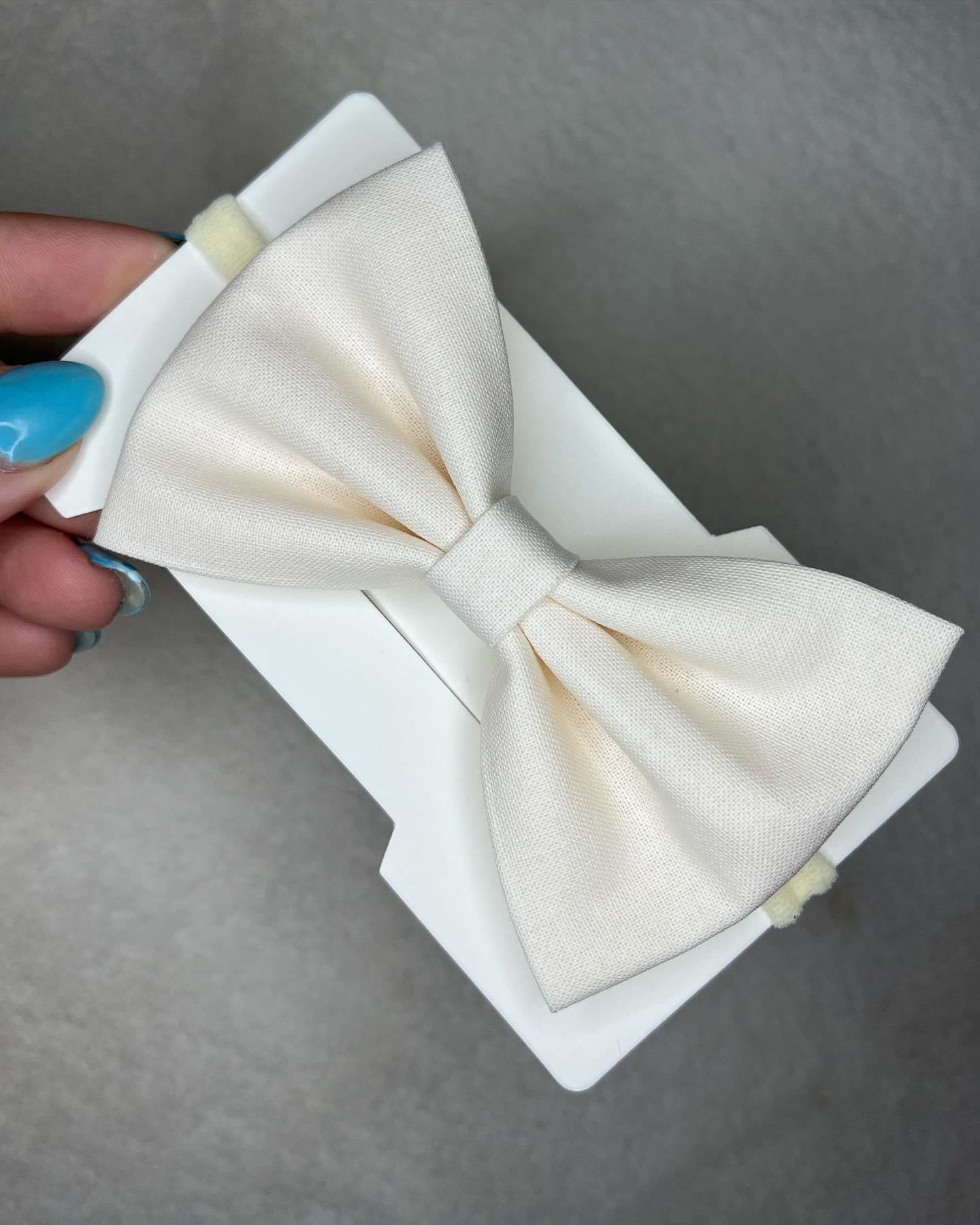 Cream 4’’ bow.