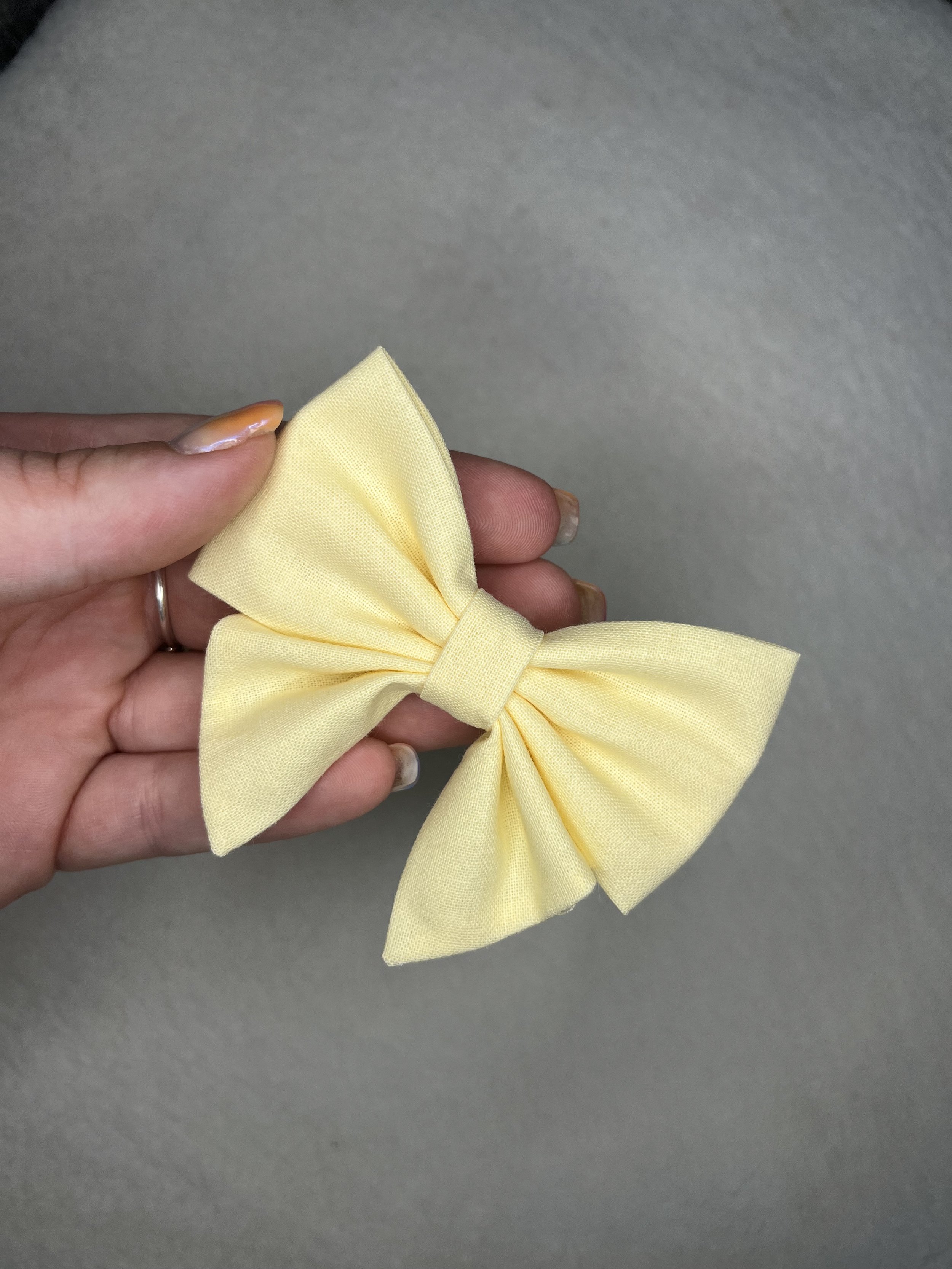 Lemon small tailed bow.