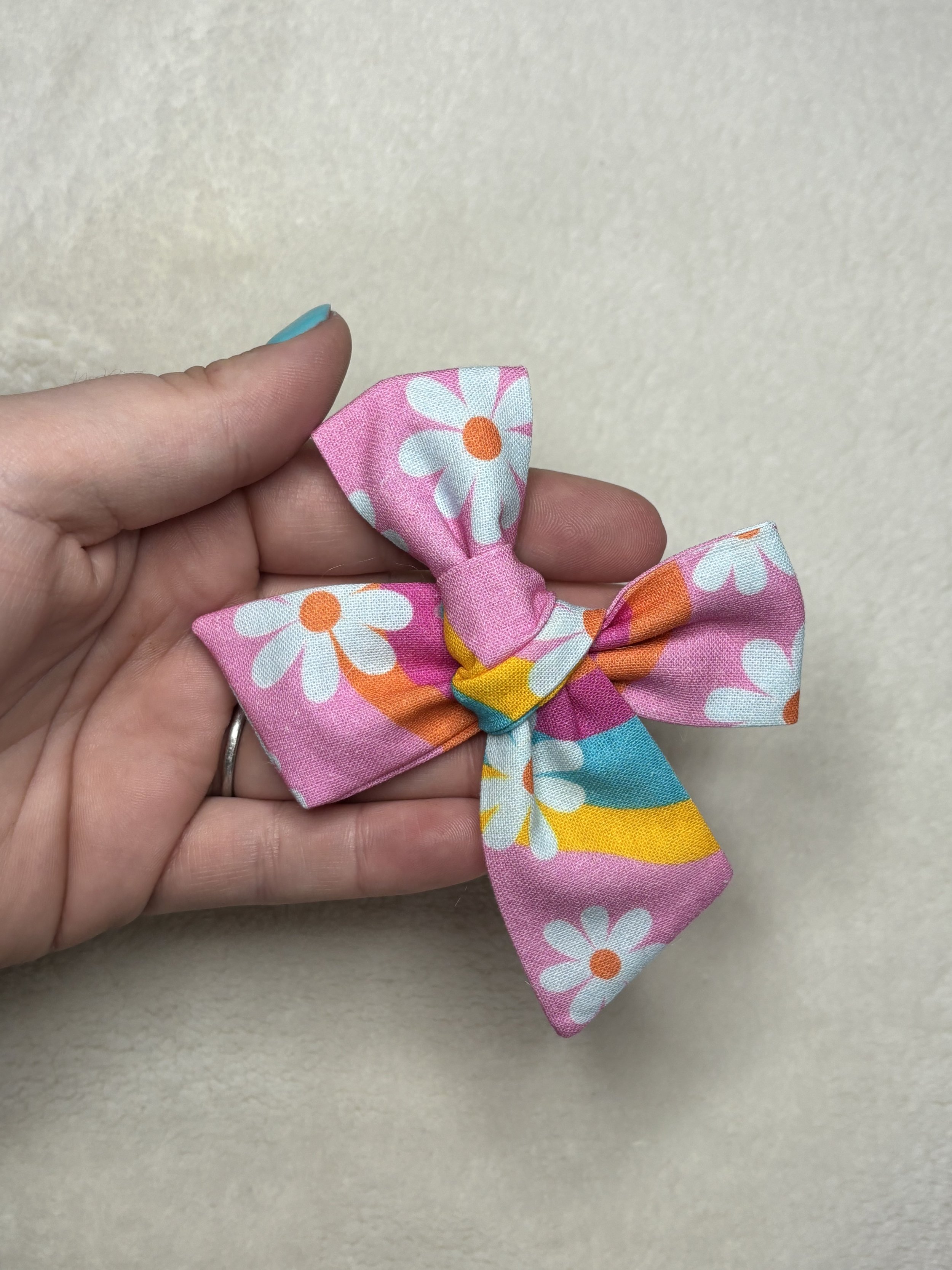 Groovy pink knotted bow