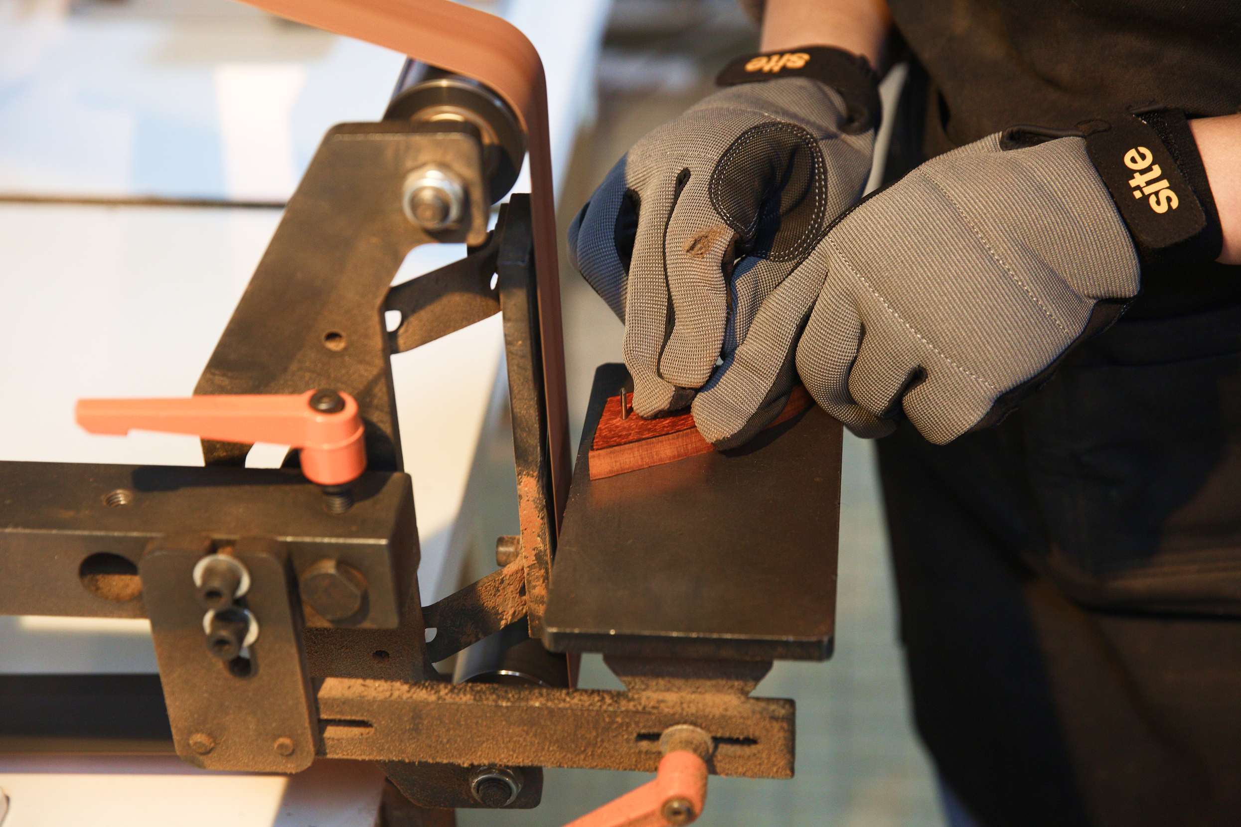 Atelier d'initiation en coutellerie à paris, couteau de randonnée artisanal, outdoor