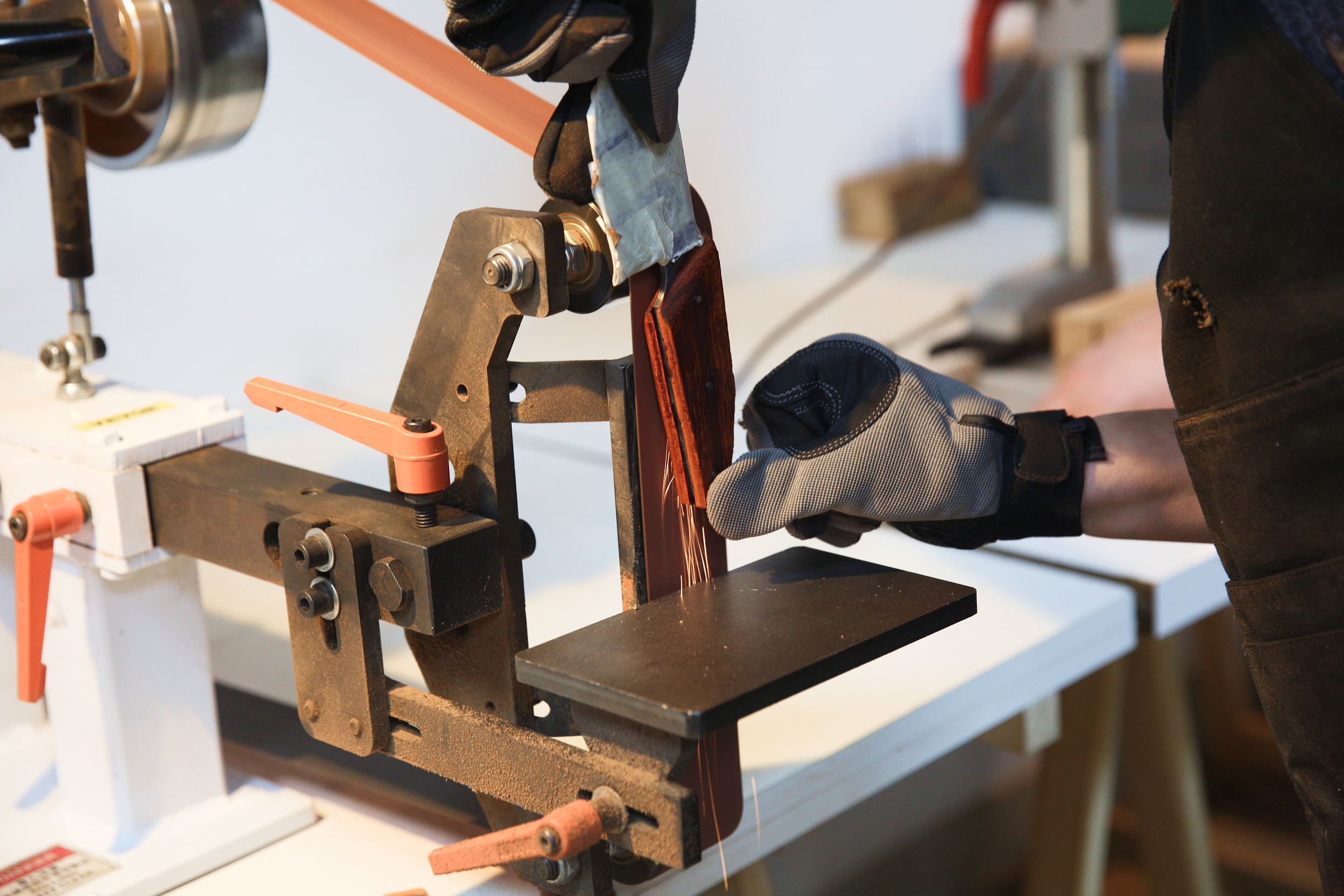 Atelier d'initiation en coutellerie à paris, couteau de randonnée artisanal, outdoor