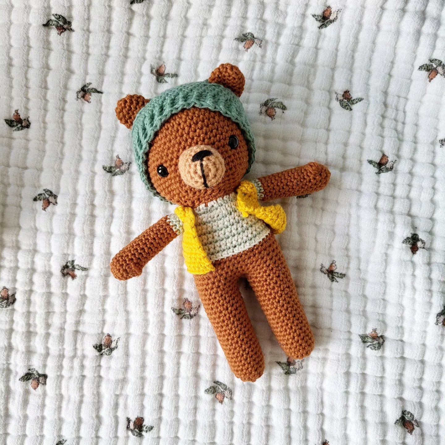 Next cutie of the pica pau book is this bear. 🐻 
I hope you enjoy him as much as I do!
.
.
.
Pattern by @picapauyan 
.
.
.
#crocheting #amigurumi #bear #haaksel #handmade #handgemaakt #wol #yarnaddict #yarn #knuffel #baby #babyshower #gift #haken #c