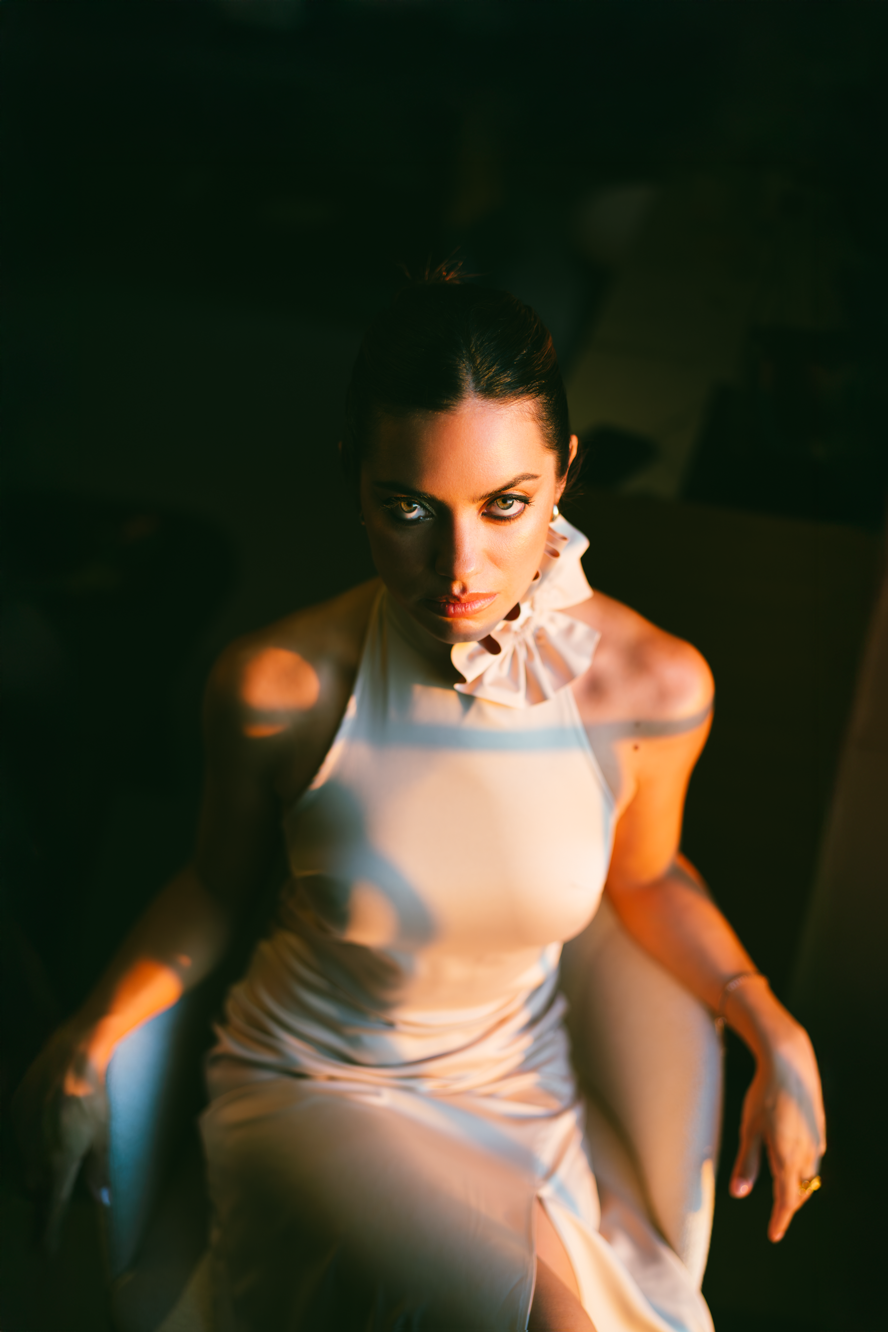 Bianca Barese sélectionnant des pièces de luxe pour un magazine de mode