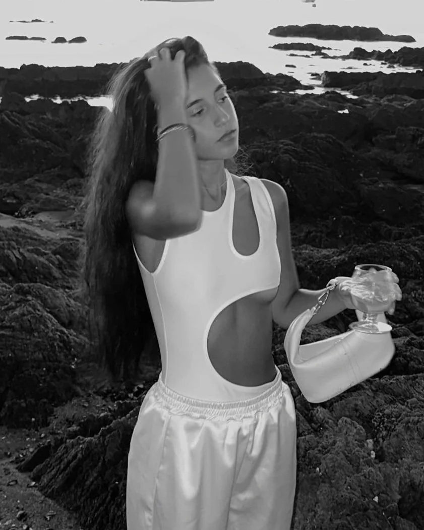 Creación de contenido de moda, estilismo para Instagram, asesoría en TikTok, contenido estético, fashion content para marcas y agencias PR en Punta del Este, servicios online y remotos, fashion stylist certificada por Vogue España.