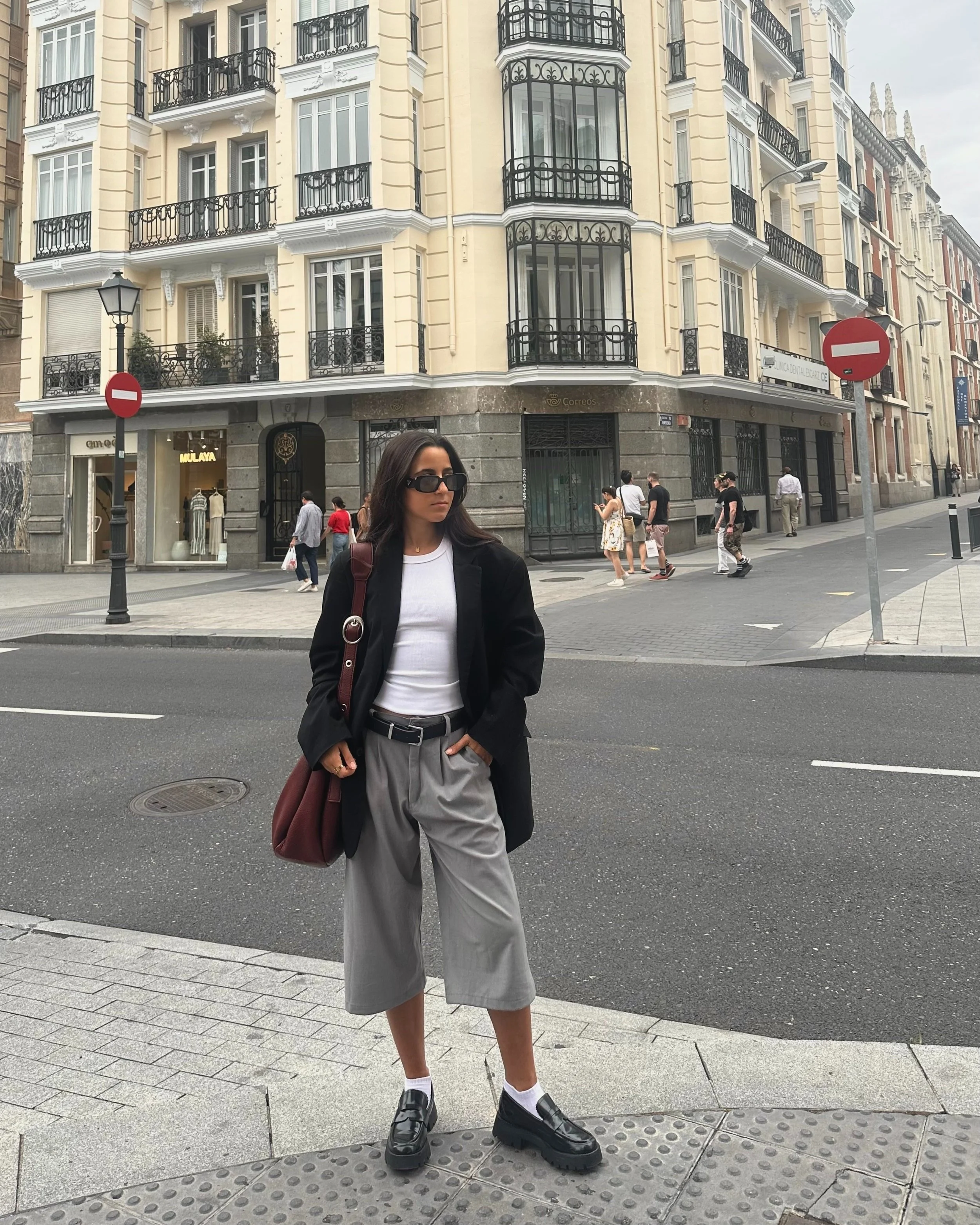 Creación de contenido de moda, estilismo para Instagram, asesoría en TikTok, contenido estético, fashion content, para marcas y agencias PR, showrooms en Madrid Serrano, servicios online y remotos, fashion stylist certificada por Vogue España