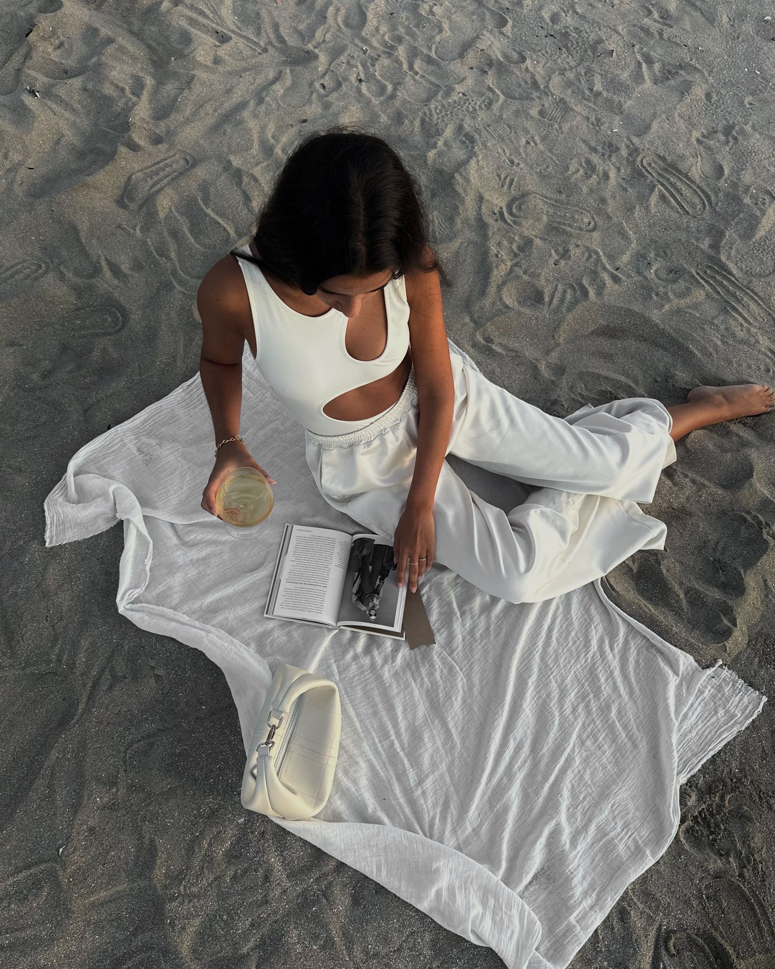 Creación de contenido de moda, estilismo para Instagram, asesoría en TikTok, contenido estético, fashion content para marcas y agencias PR en Punta del Este, servicios online y remotos, fashion stylist certificada por Vogue España.